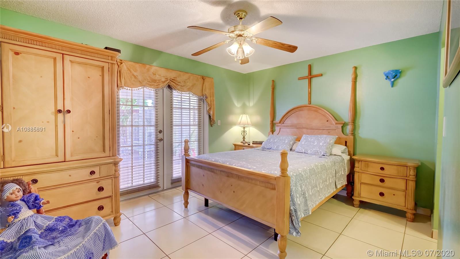 LAKES OF ACADIA UNIT 3 TH - Residential