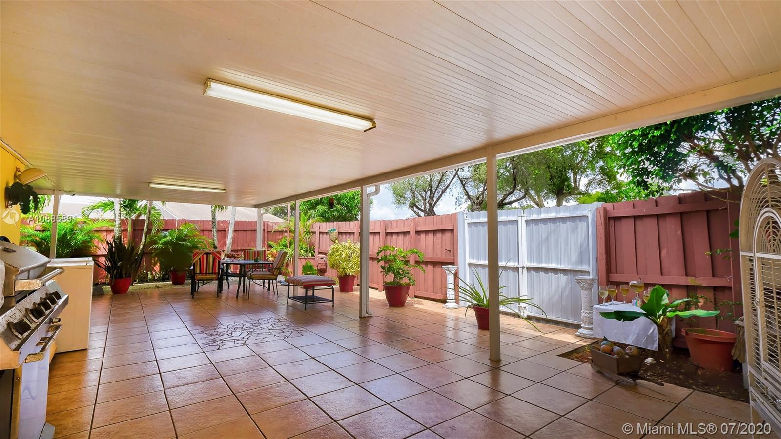 LAKES OF ACADIA UNIT 3 TH - Residential