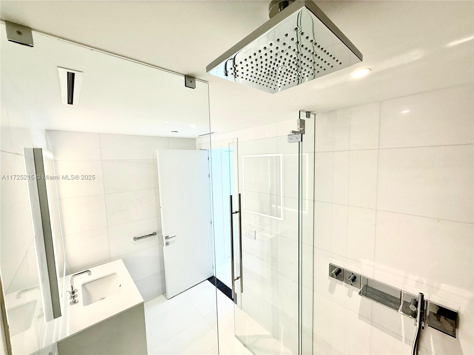 DUPONT PLAZA - Residential