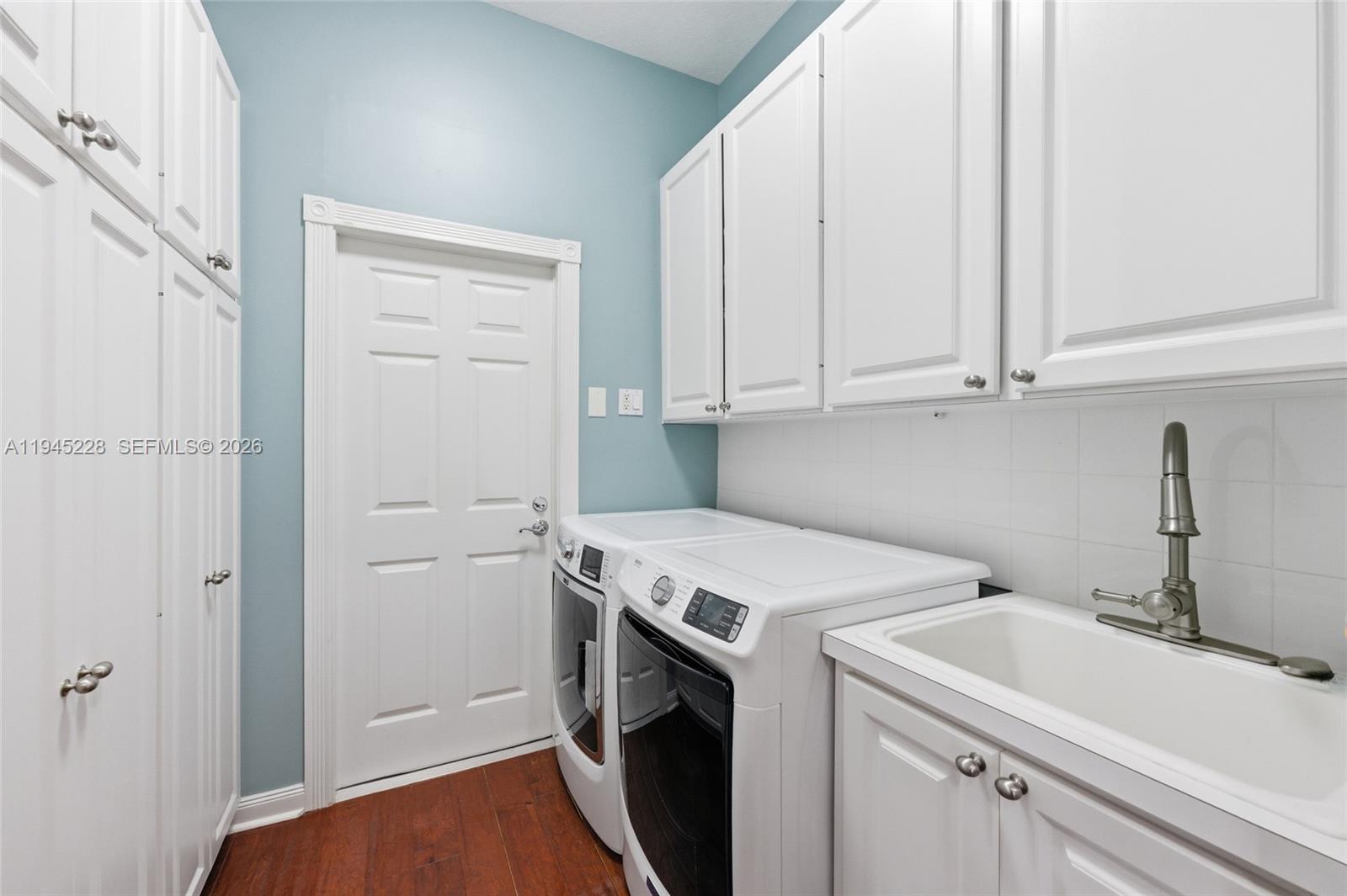 RIVERWALK 13 - Residential