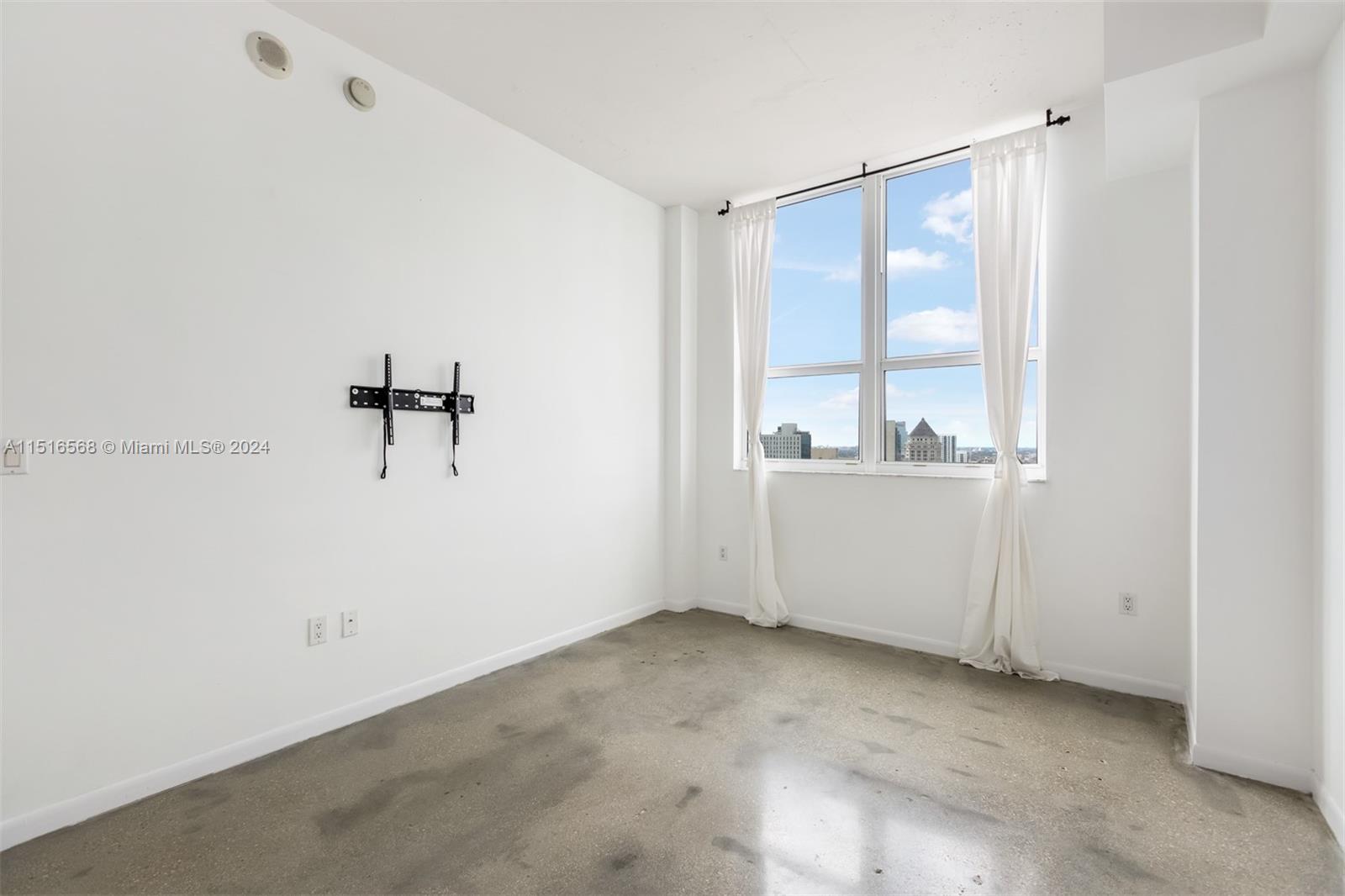 THE LOFT DOWNTOWN II COND - Residential Lease