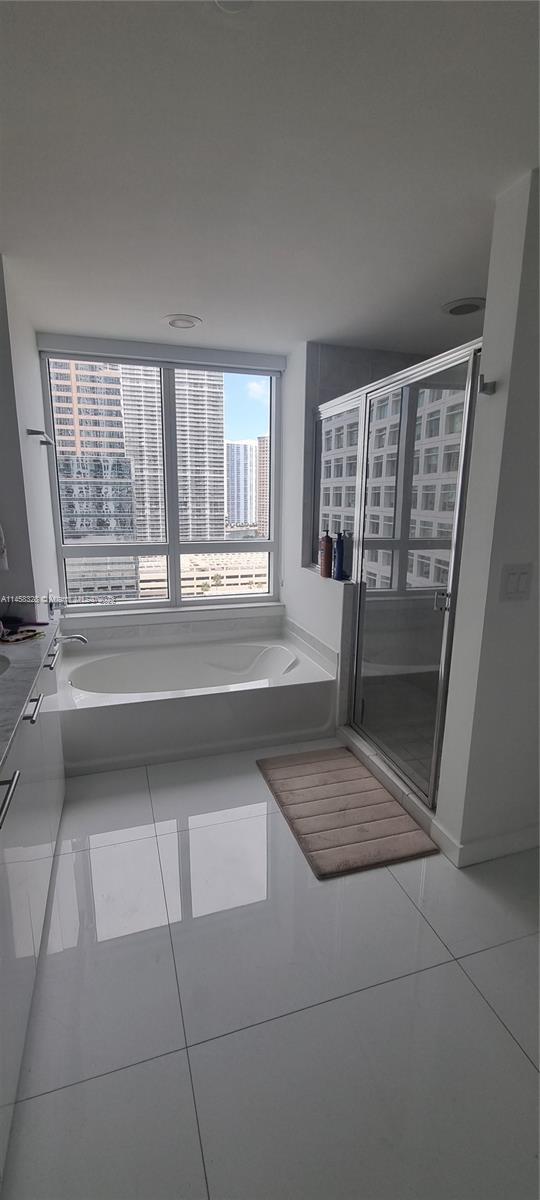 THE PLAZA 851 BRICKELL CO - Residential