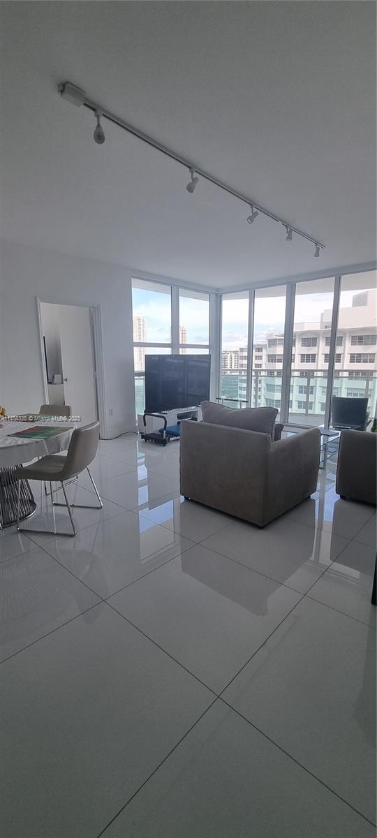 THE PLAZA 851 BRICKELL CO - Residential
