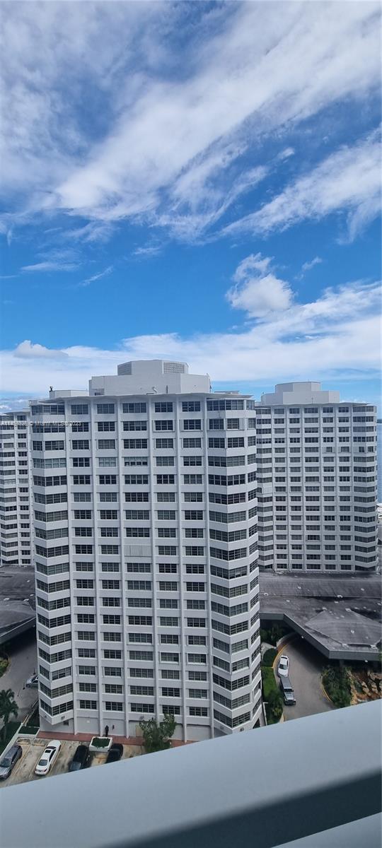 THE PLAZA 851 BRICKELL CO - Residential