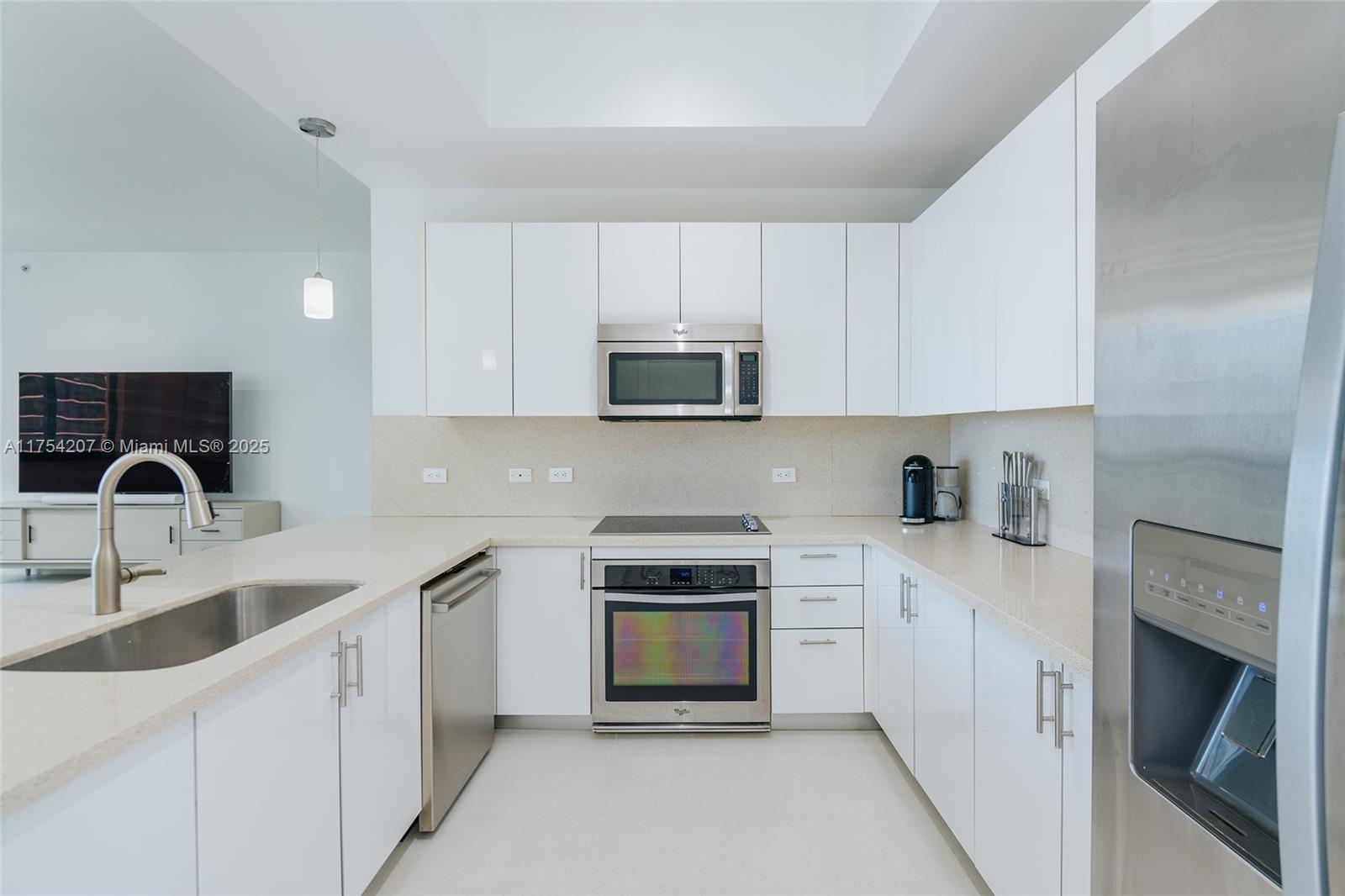 999 SW 1st Ave PH05