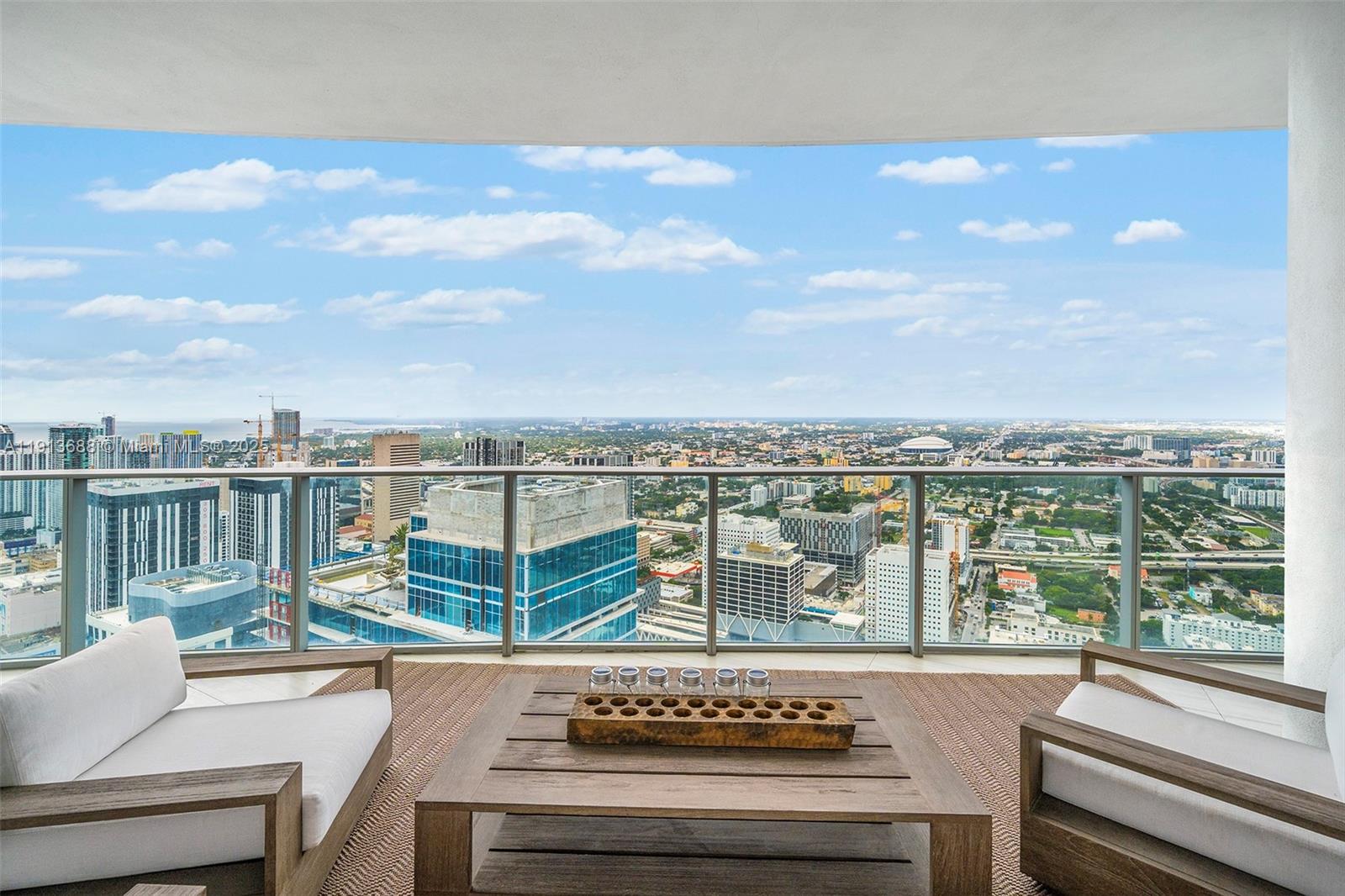 PARAMOUNT MIAMI WORLDCENT - Residential