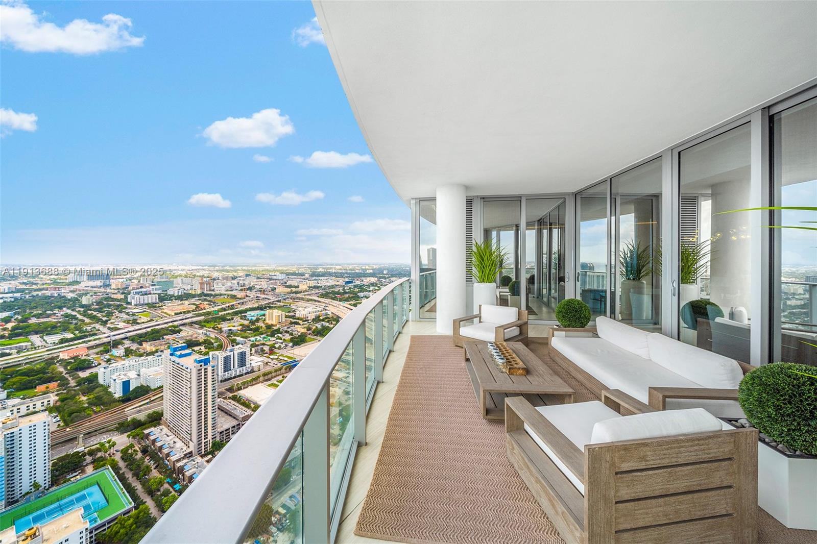 PARAMOUNT MIAMI WORLDCENT - Residential