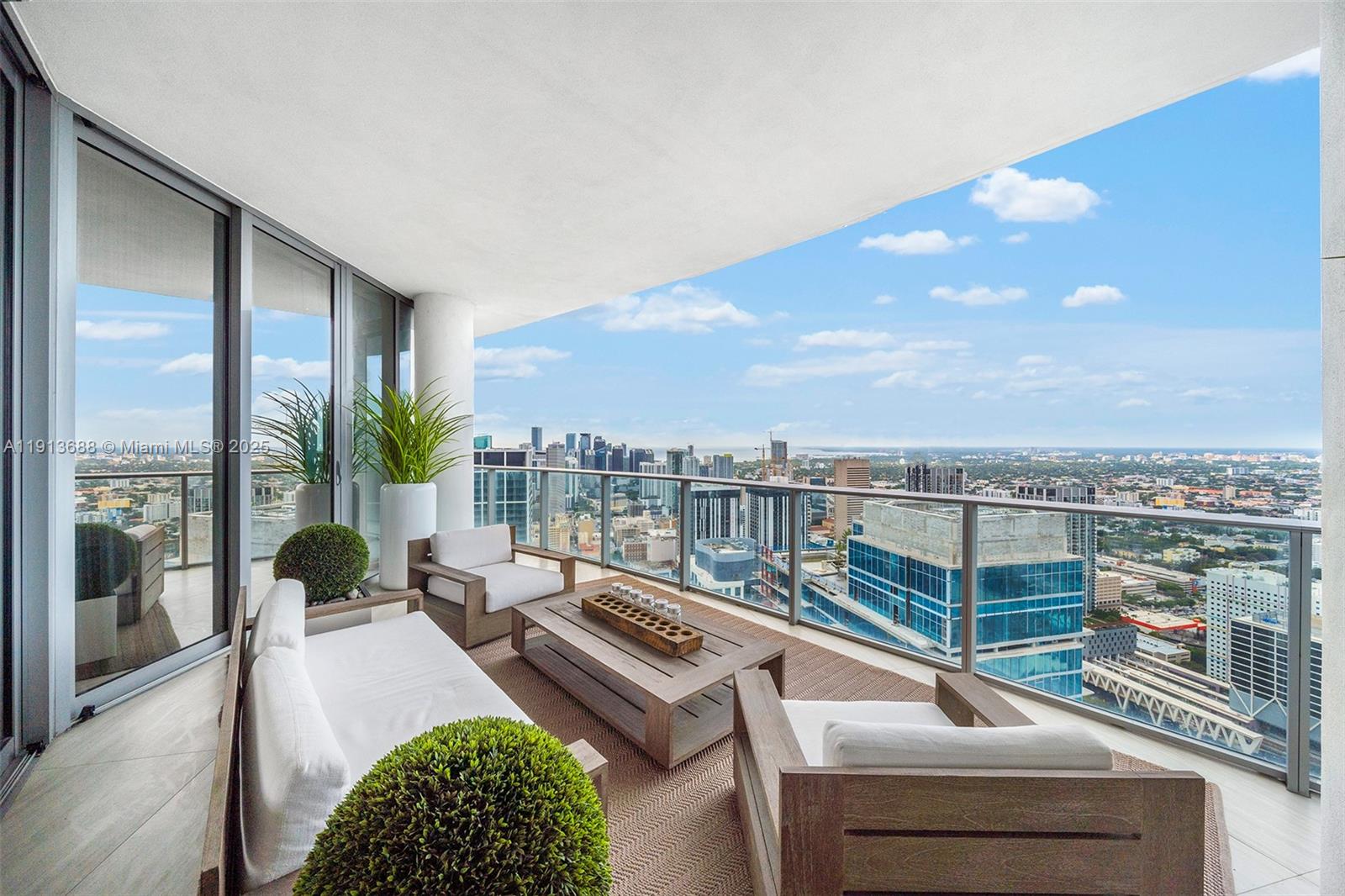 PARAMOUNT MIAMI WORLDCENT - Residential