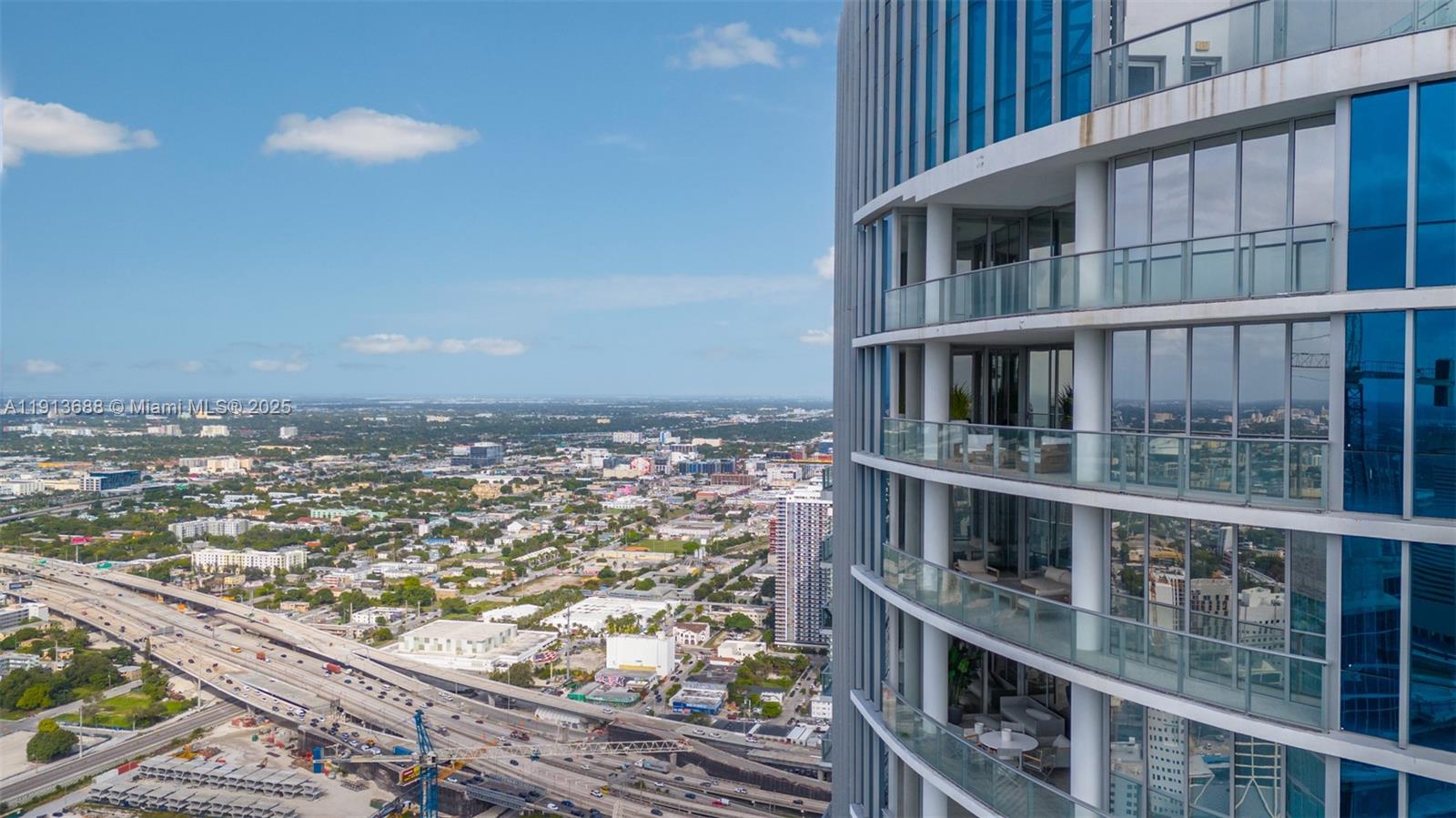 PARAMOUNT MIAMI WORLDCENT - Residential