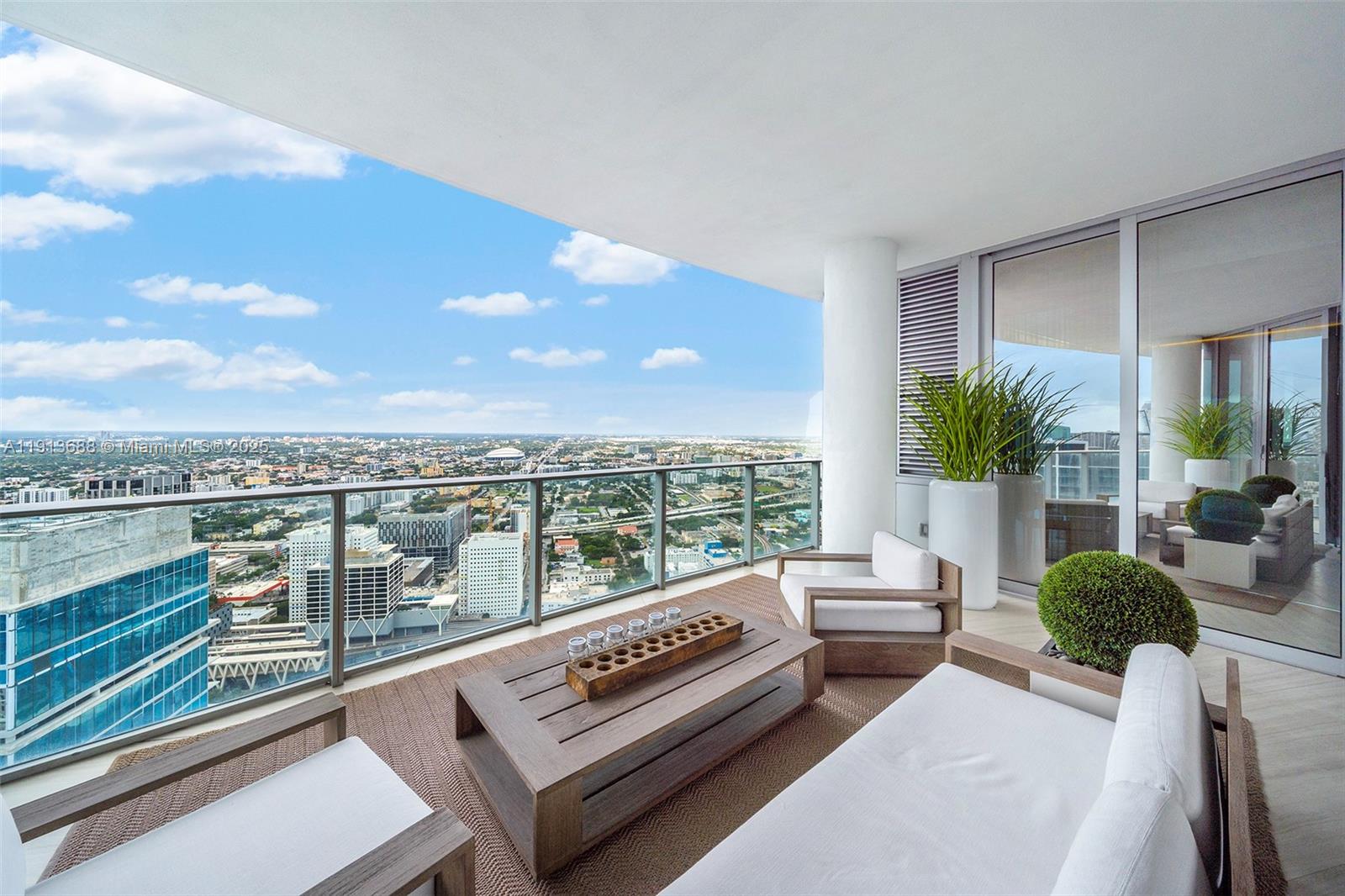 PARAMOUNT MIAMI WORLDCENT - Residential