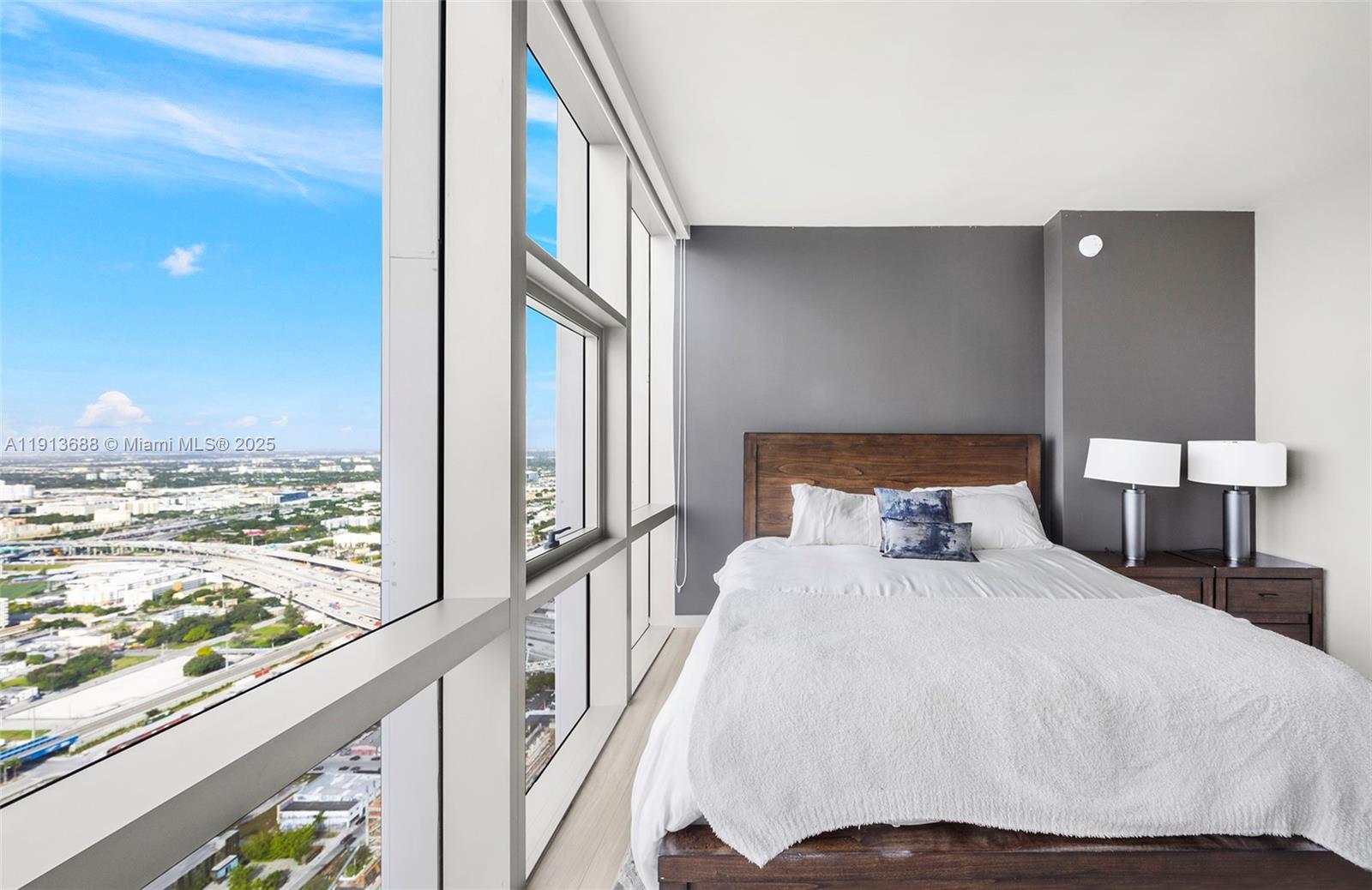 PARAMOUNT MIAMI WORLDCENT - Residential