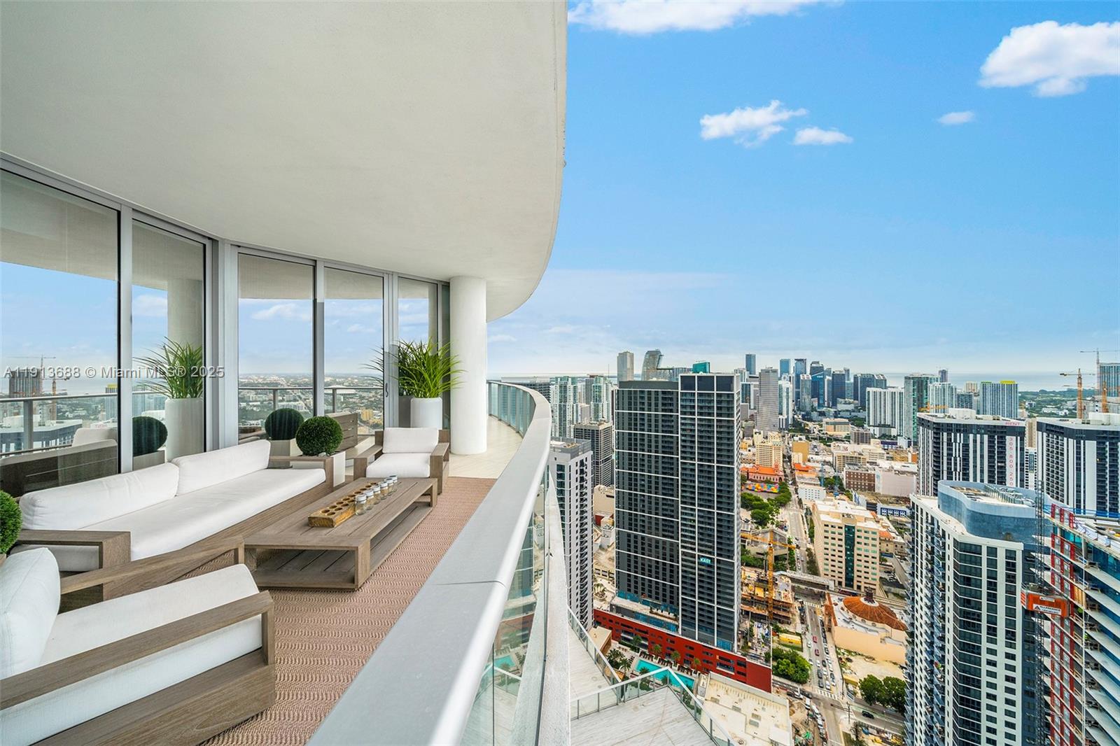 PARAMOUNT MIAMI WORLDCENT - Residential