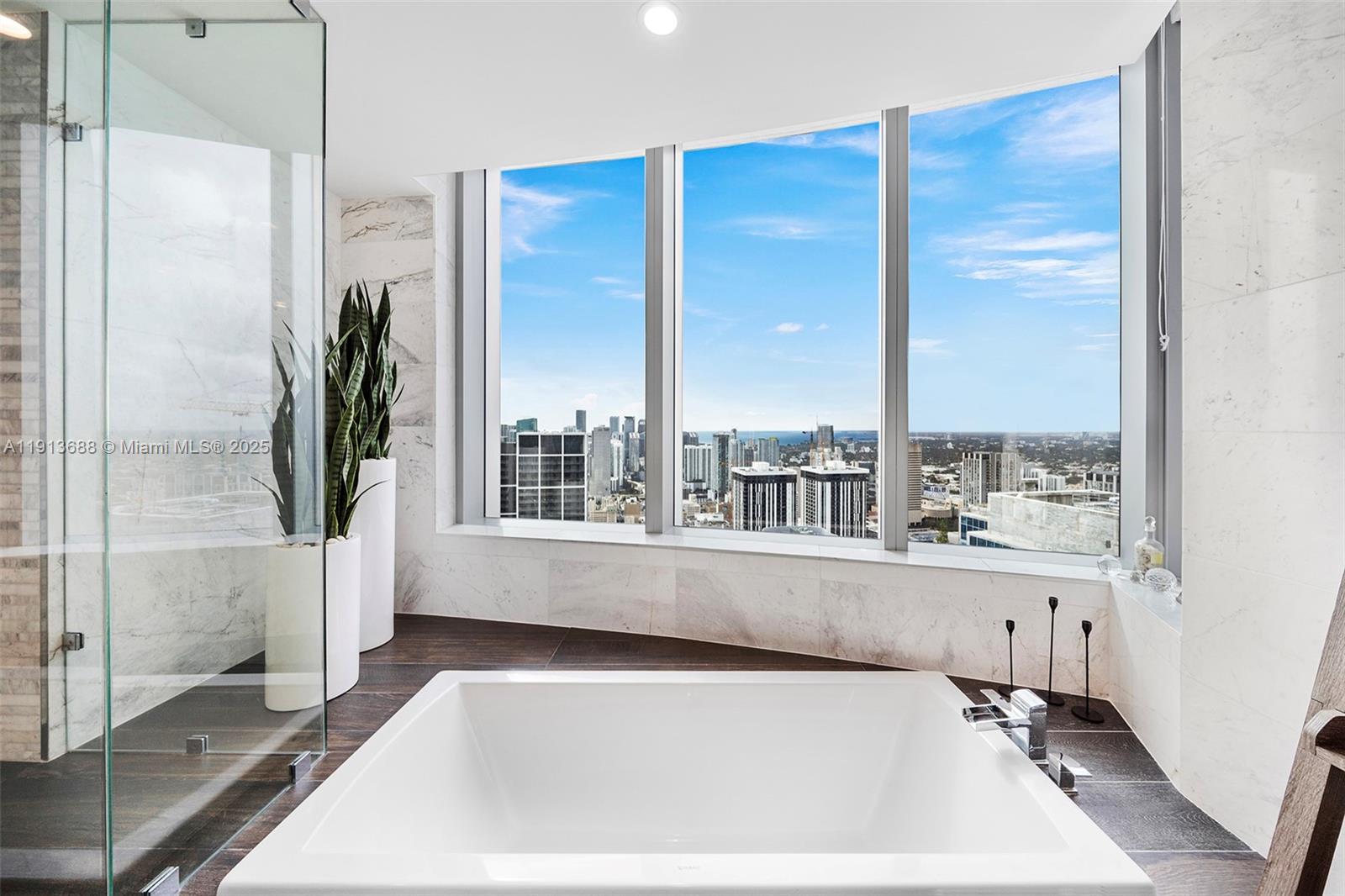 PARAMOUNT MIAMI WORLDCENT - Residential