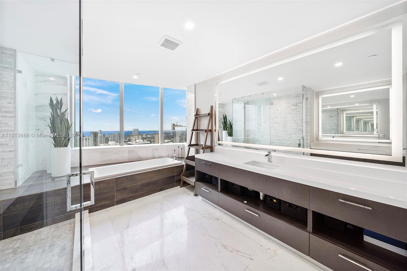 PARAMOUNT MIAMI WORLDCENT - Residential