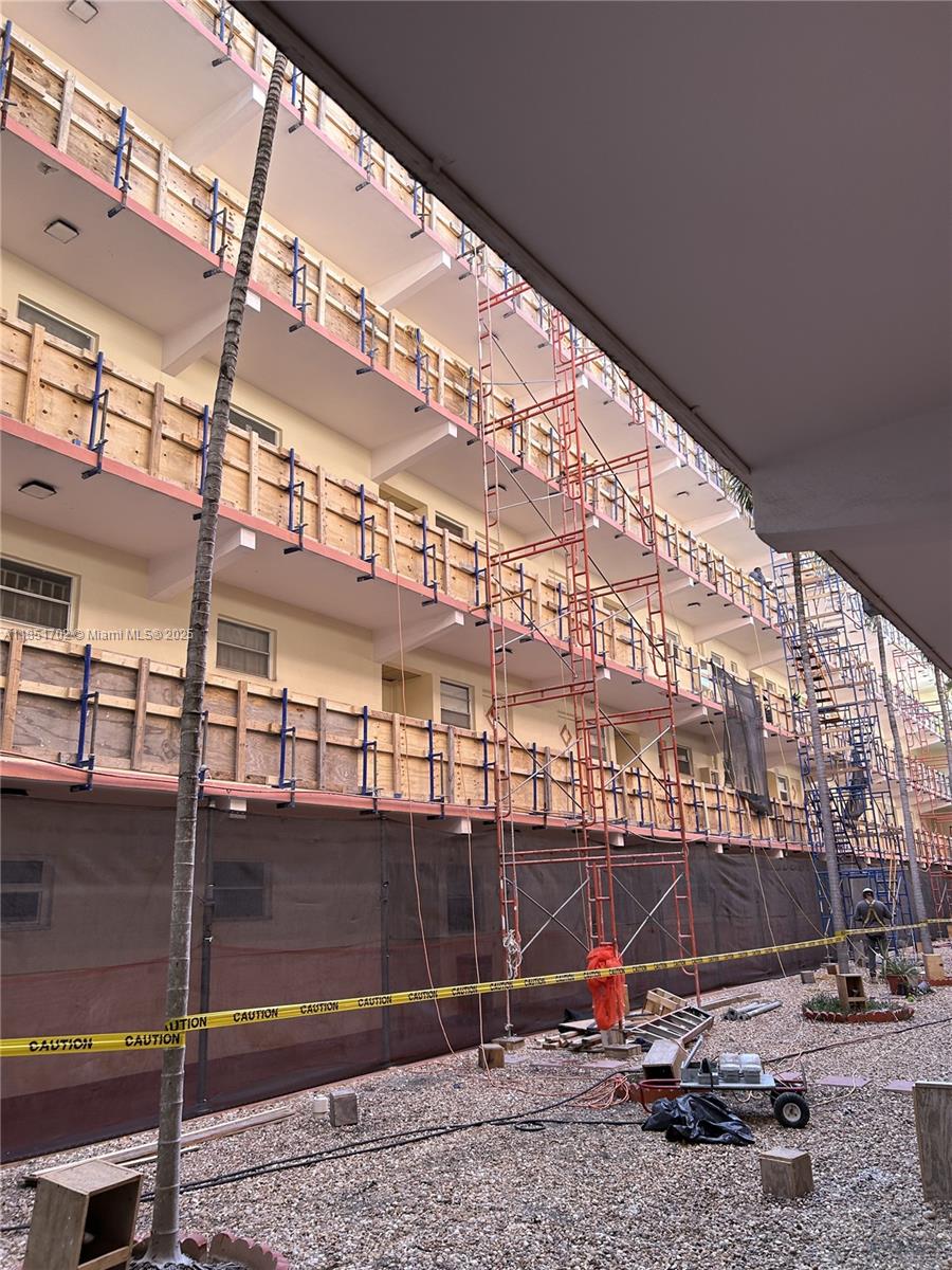 FIRST GULFSTREAM GARDEN - Residential Lease