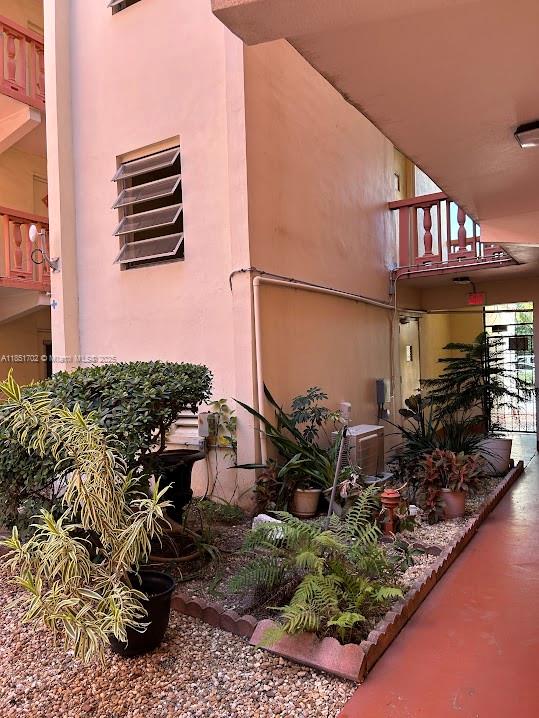 FIRST GULFSTREAM GARDEN - Residential Lease