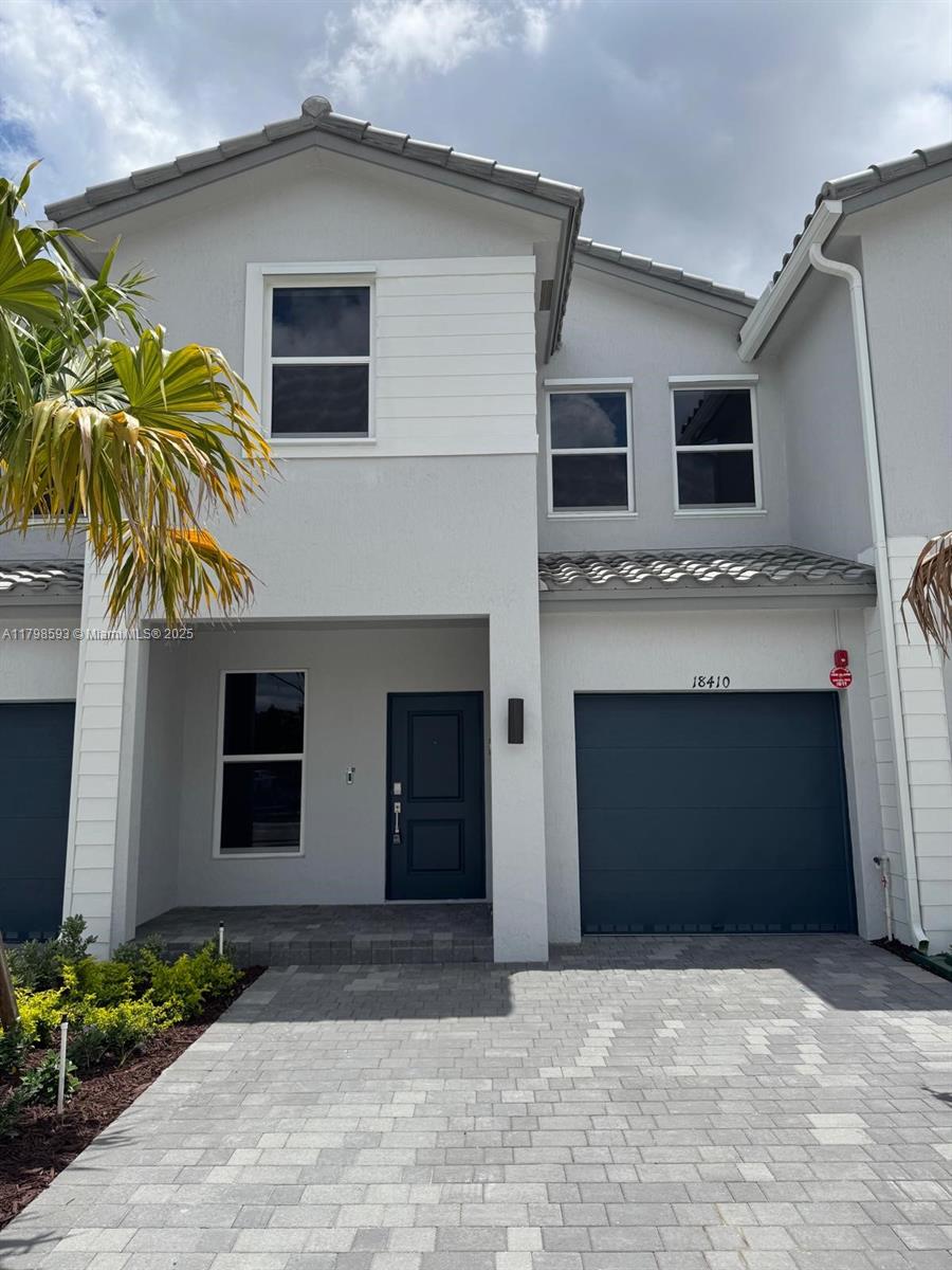Rental Property at 18410 Sw 2nd St, Pembroke Pines, Miami-Dade County, Florida - Bedrooms: 3 
Bathrooms: 3  - $4,000 MO.