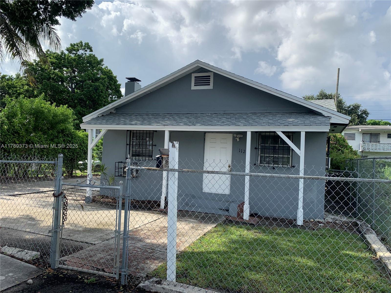 1121 NW 40th St