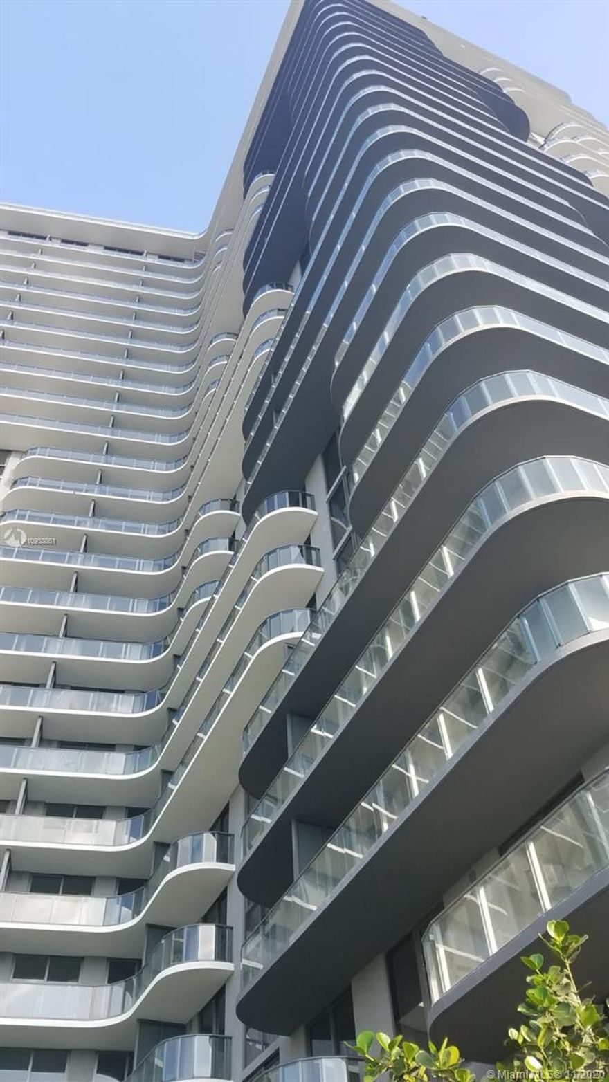 BRAND NEW BUILDING, BRAND NEW 1/1 APARTMENT WITH TOP OF THE LINE AMENITIES!! COOLEST BUILDING TO LIVE RIGHT NOW, POOL SERVICES, RESTAURANT, GYM, SPA, BAR AND MUCH MORE! LOCATED JUST OFF I85, MINUTES FROM DOWNTOWN, BRICKELL AND THE BEACH!! UNIT COMES WITH BLACKOUT IN BEDROOM AND SCREENS IN LIVING ROOM! DONT MISS OUT!