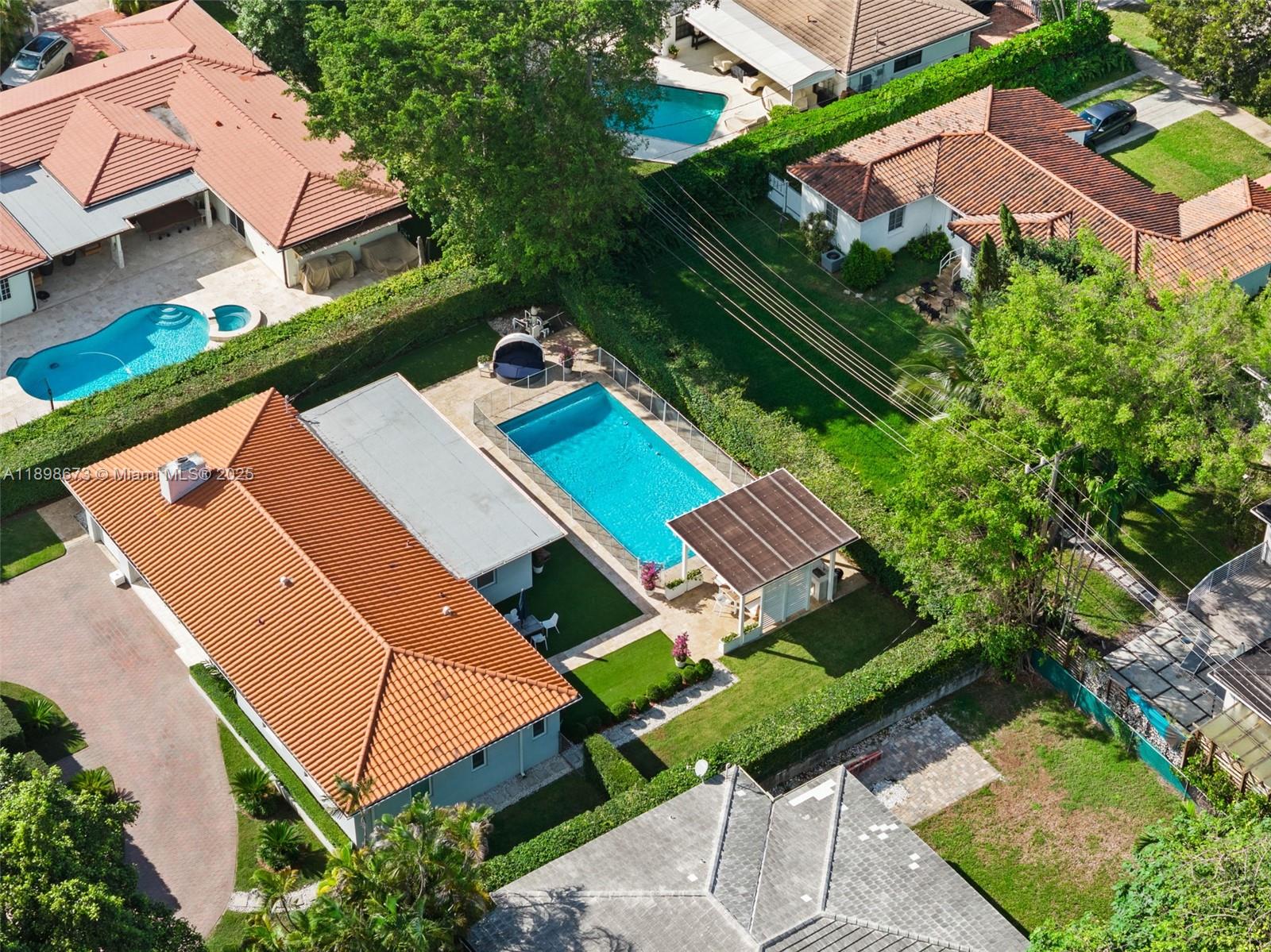 437 Bird Rd, Coral Gables, FL, 33146/$1,650,000 4 437 Bird Rd