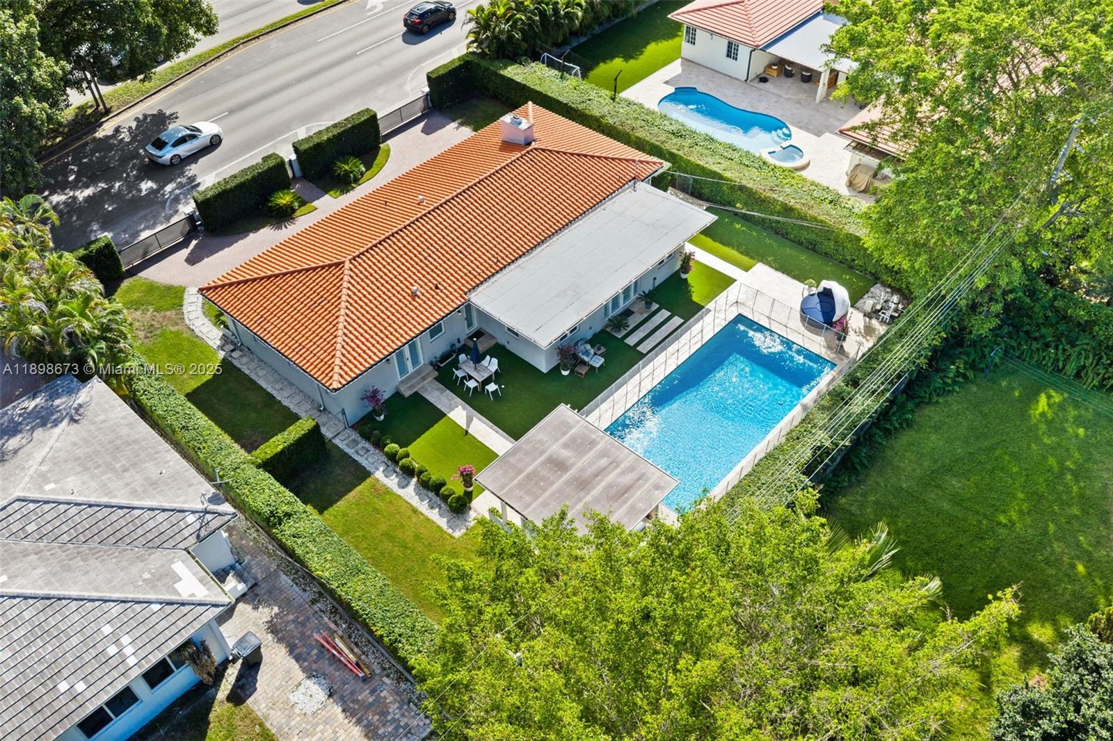 437 Bird Rd, Coral Gables, FL, 33146/$1,650,000 3 437 Bird Rd