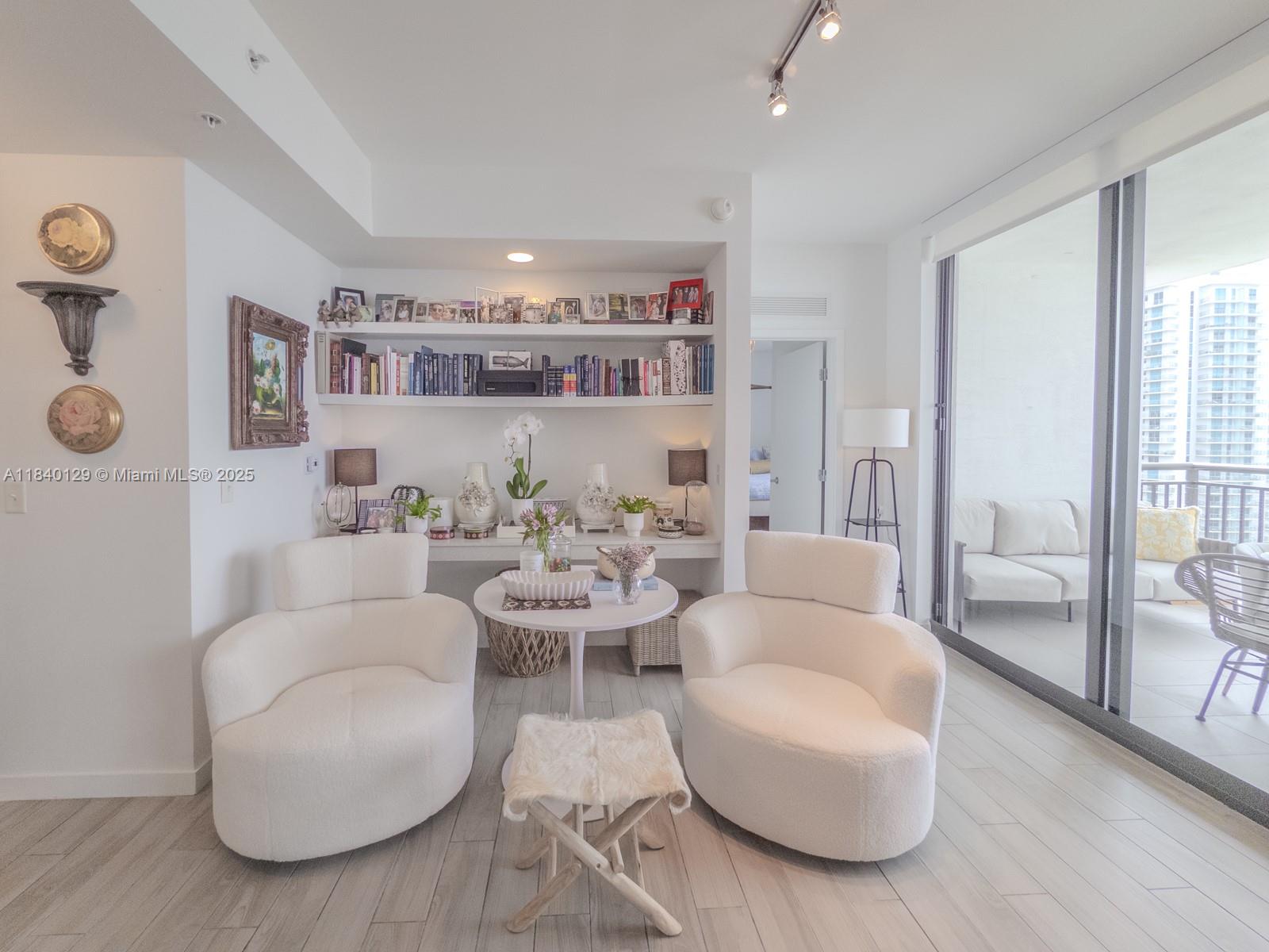 999 SW 1st Ave 3204