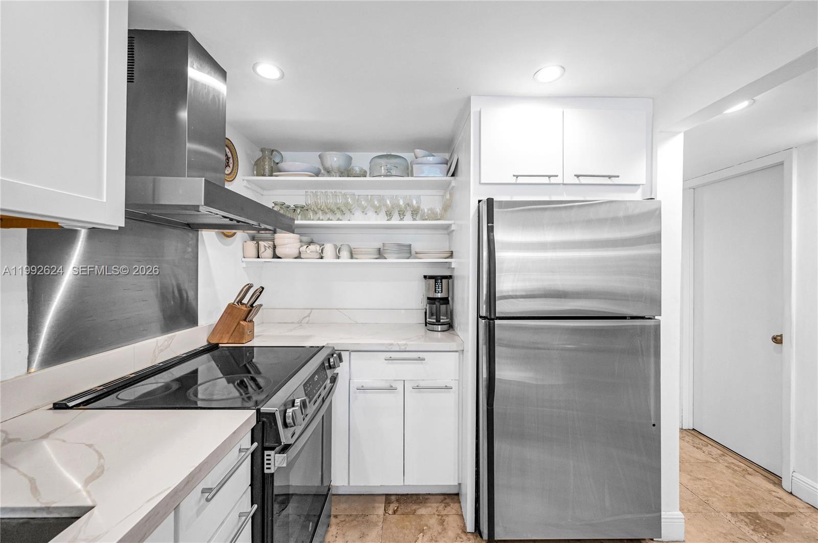 BAYVIEW TERR CONDO - Residential