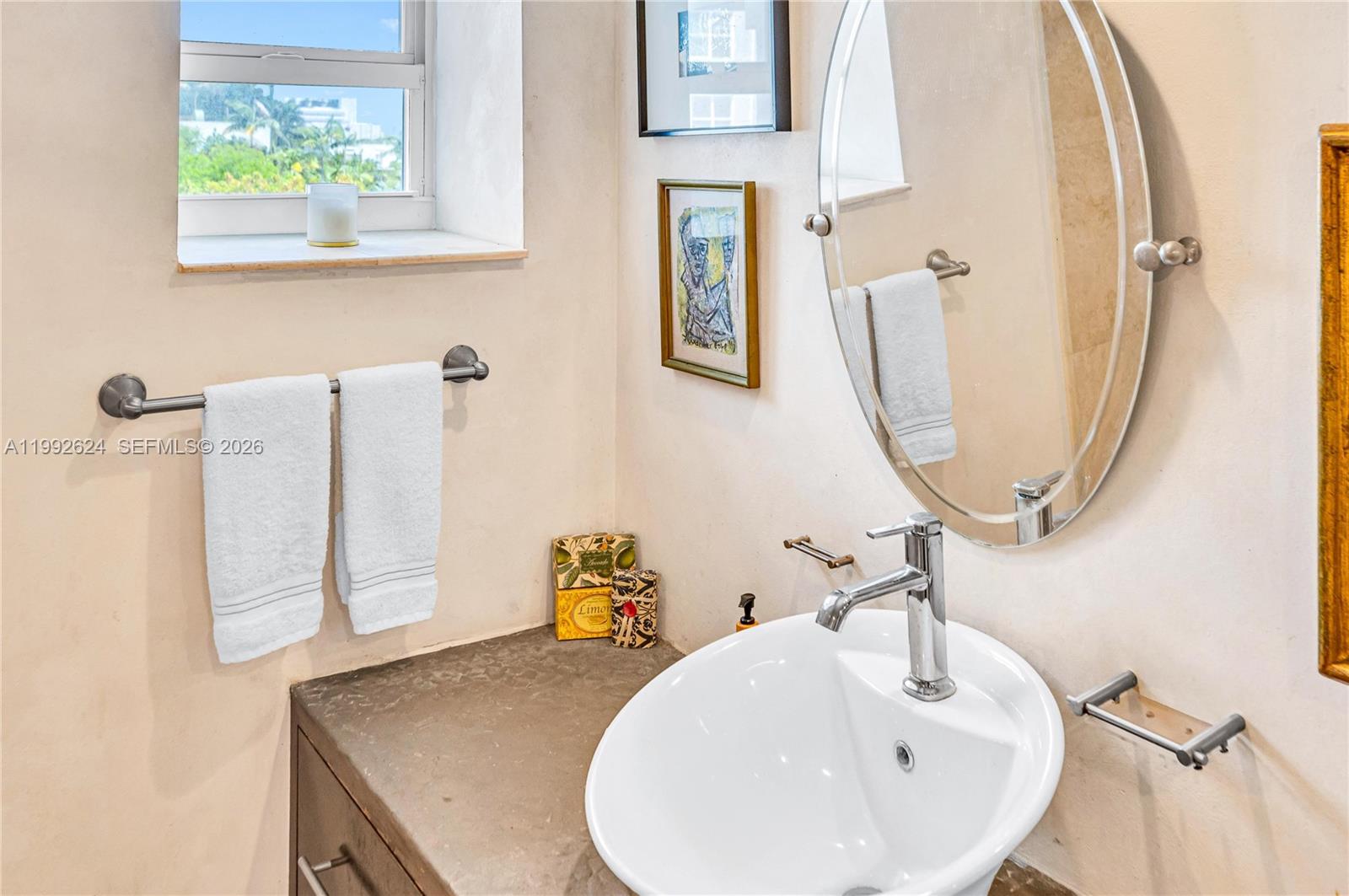 BAYVIEW TERR CONDO - Residential