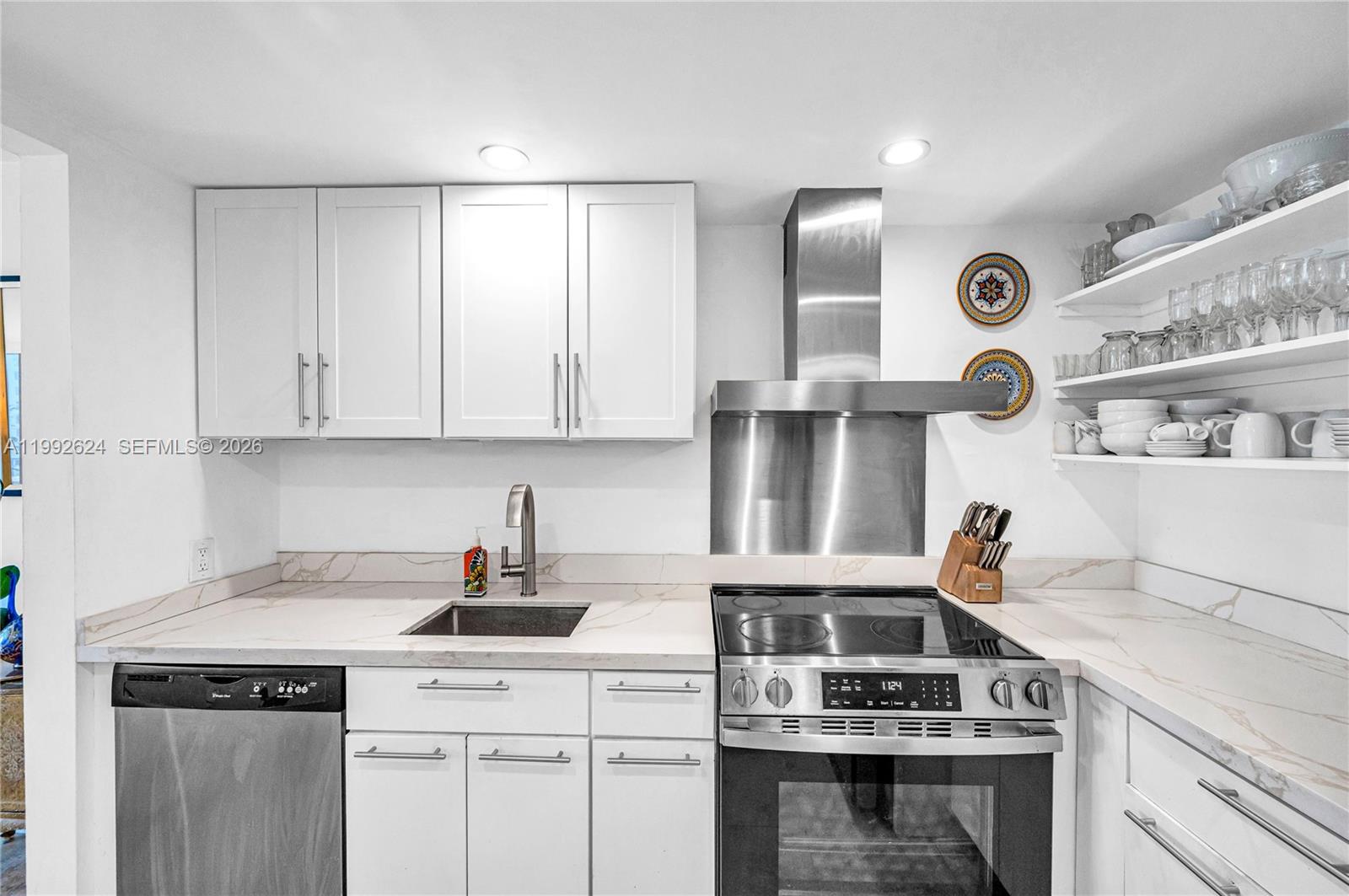 BAYVIEW TERR CONDO - Residential