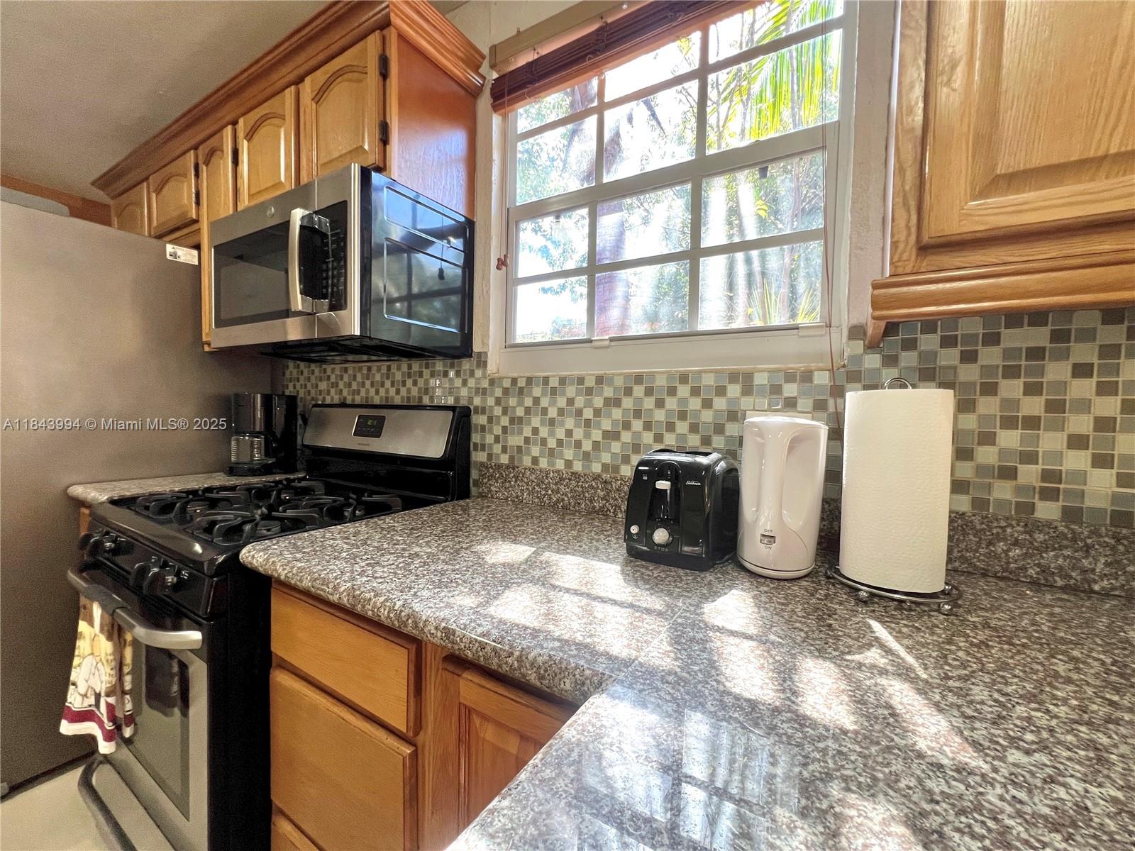 636 NW 11th St 636