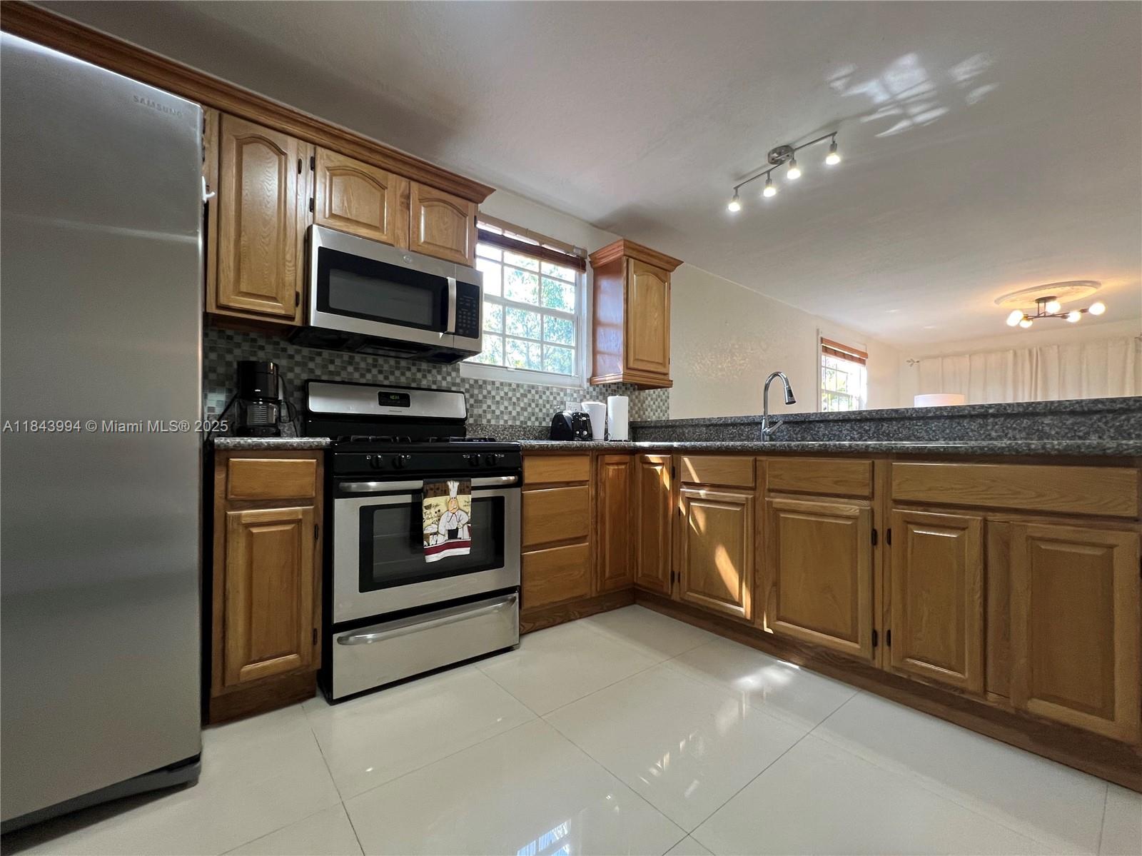 636 NW 11th St 636