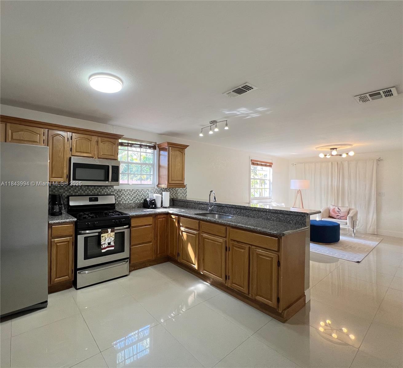 636 NW 11th St 636