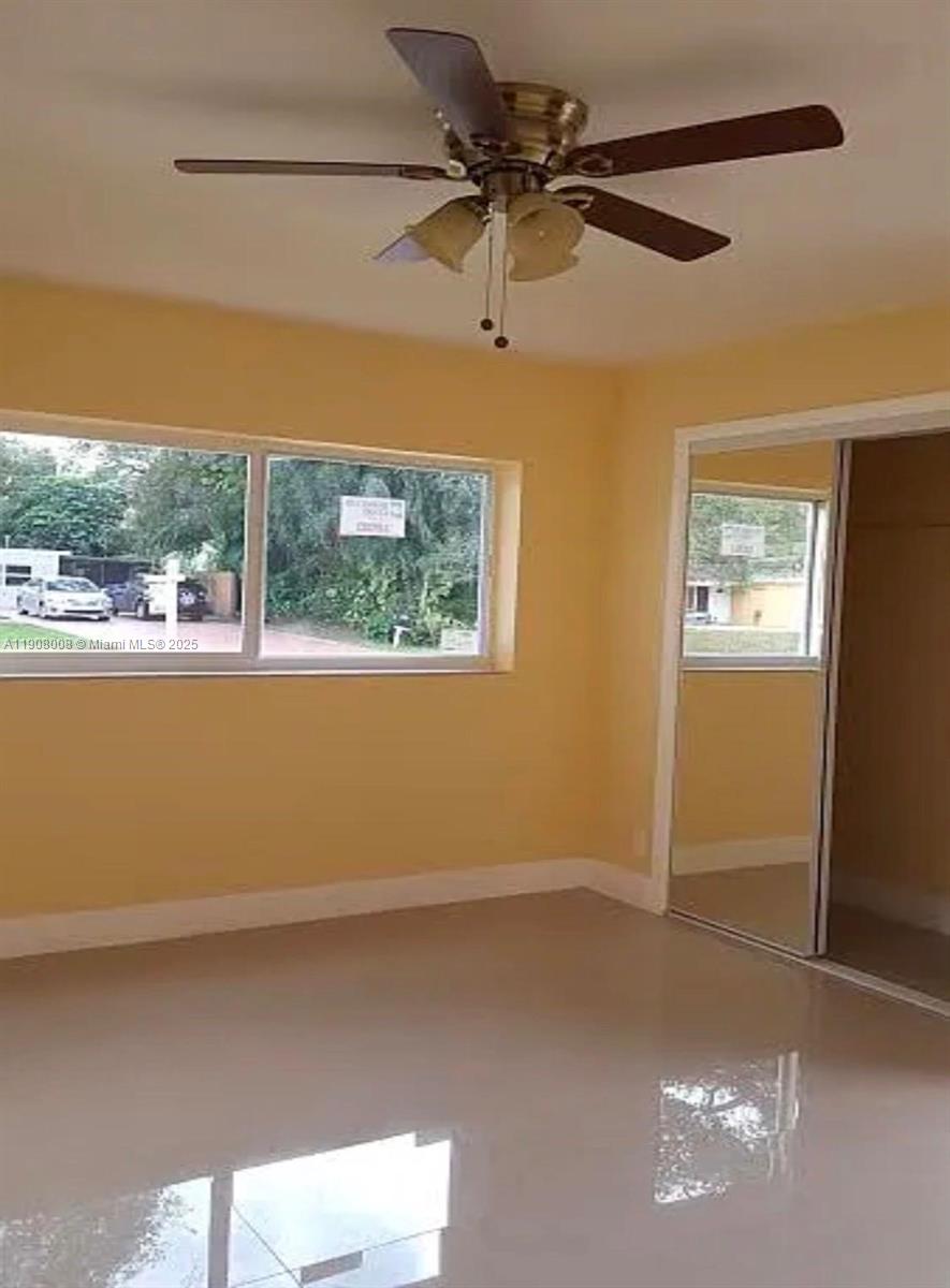 PALM LANE VILLA NO 3 - Residential