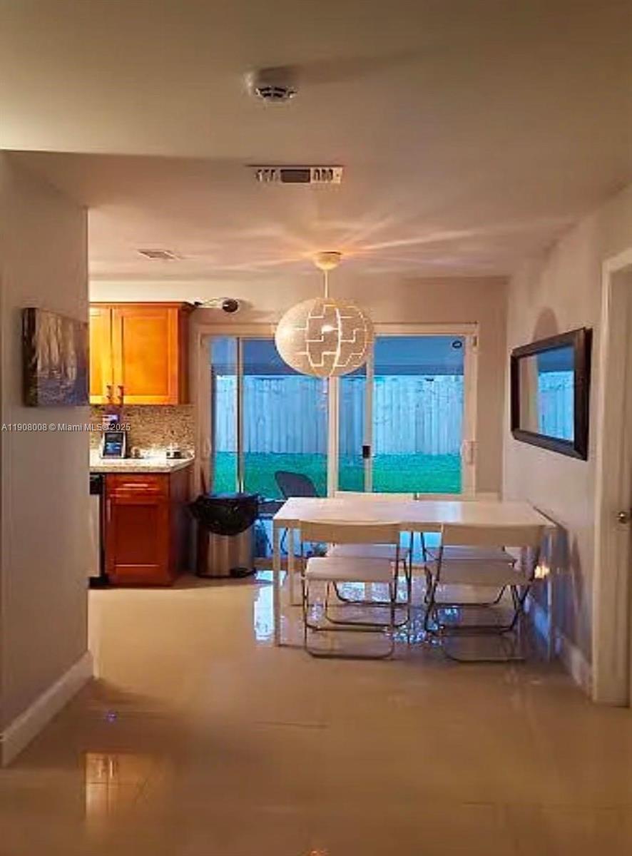 PALM LANE VILLA NO 3 - Residential