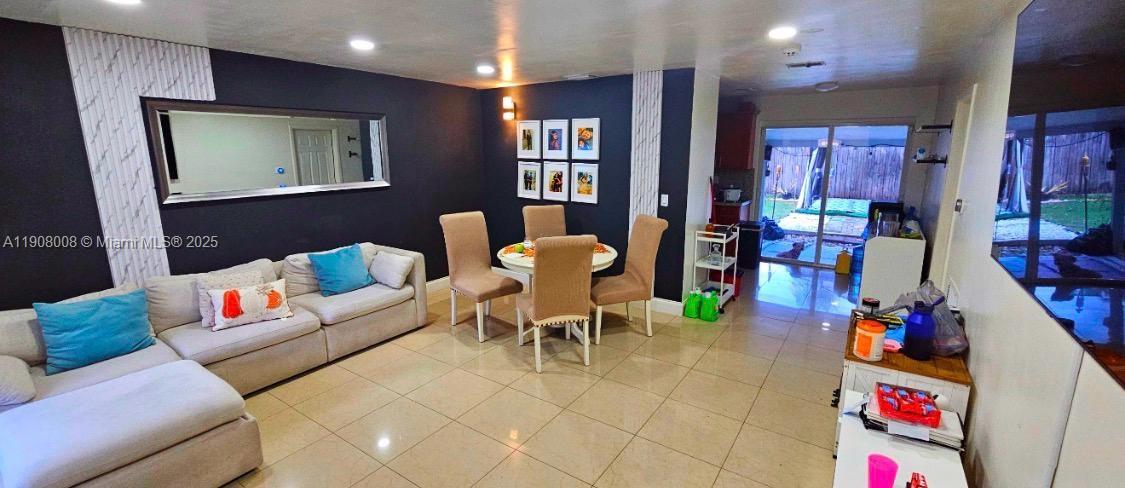 PALM LANE VILLA NO 3 - Residential