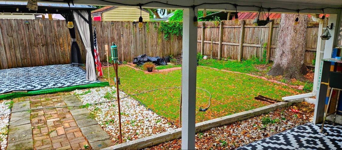 PALM LANE VILLA NO 3 - Residential