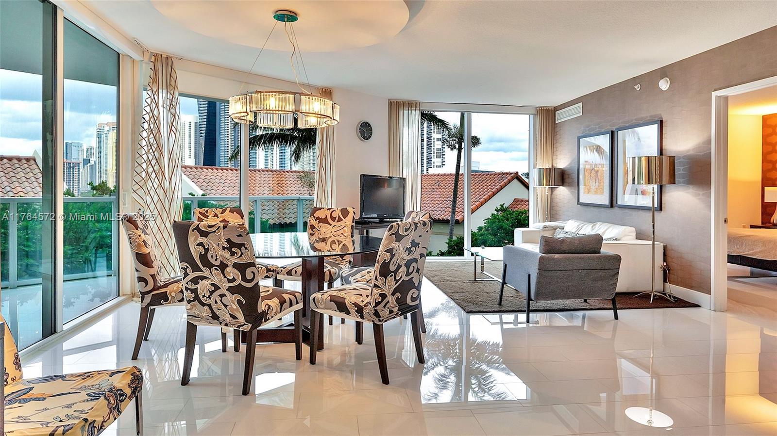 ST TROPEZ ON THE BAY II C - Residential