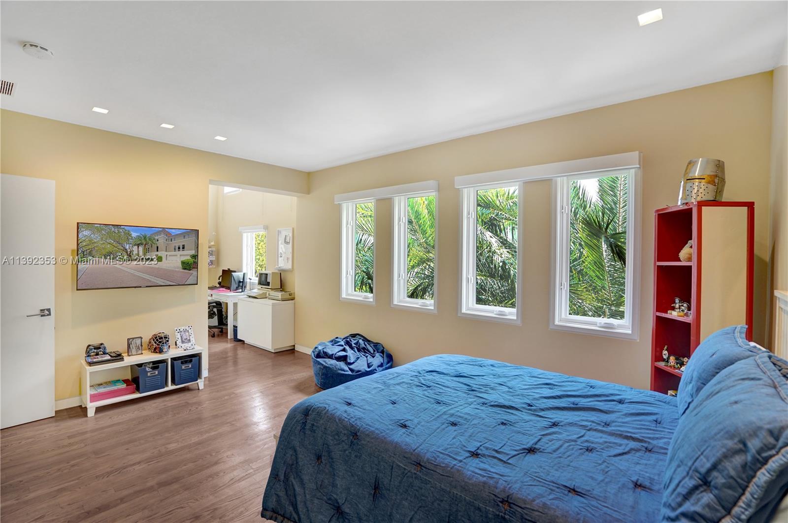 BAYSHORE VILLAS - Residential