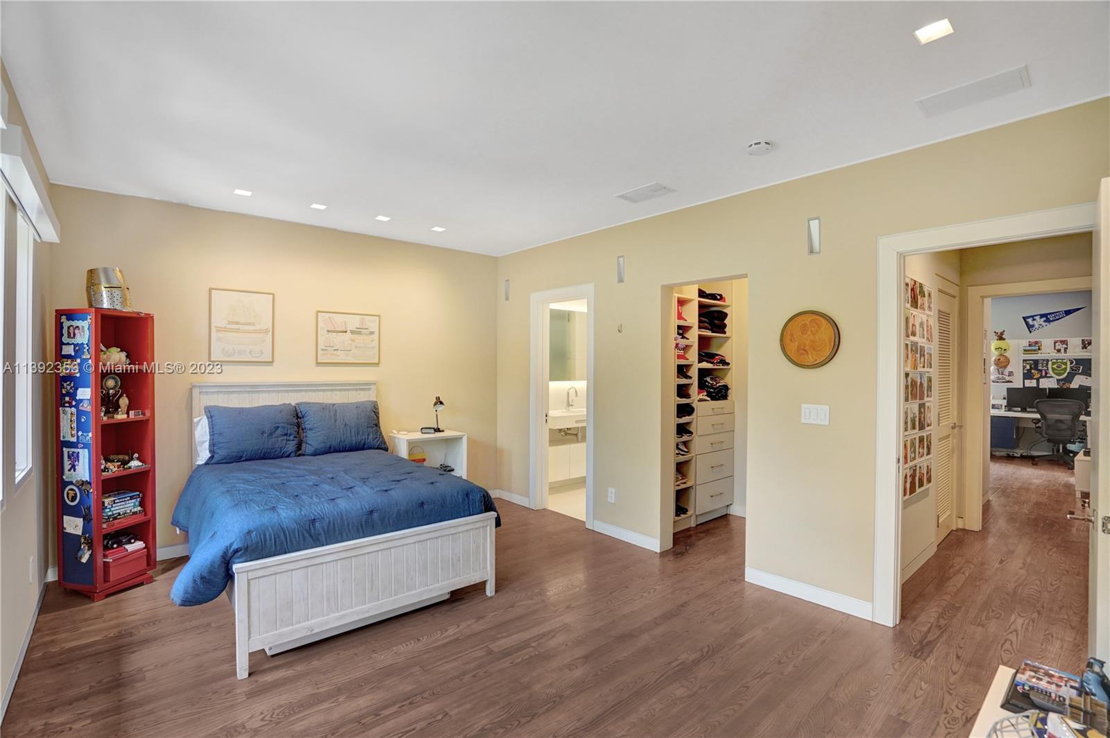 BAYSHORE VILLAS - Residential