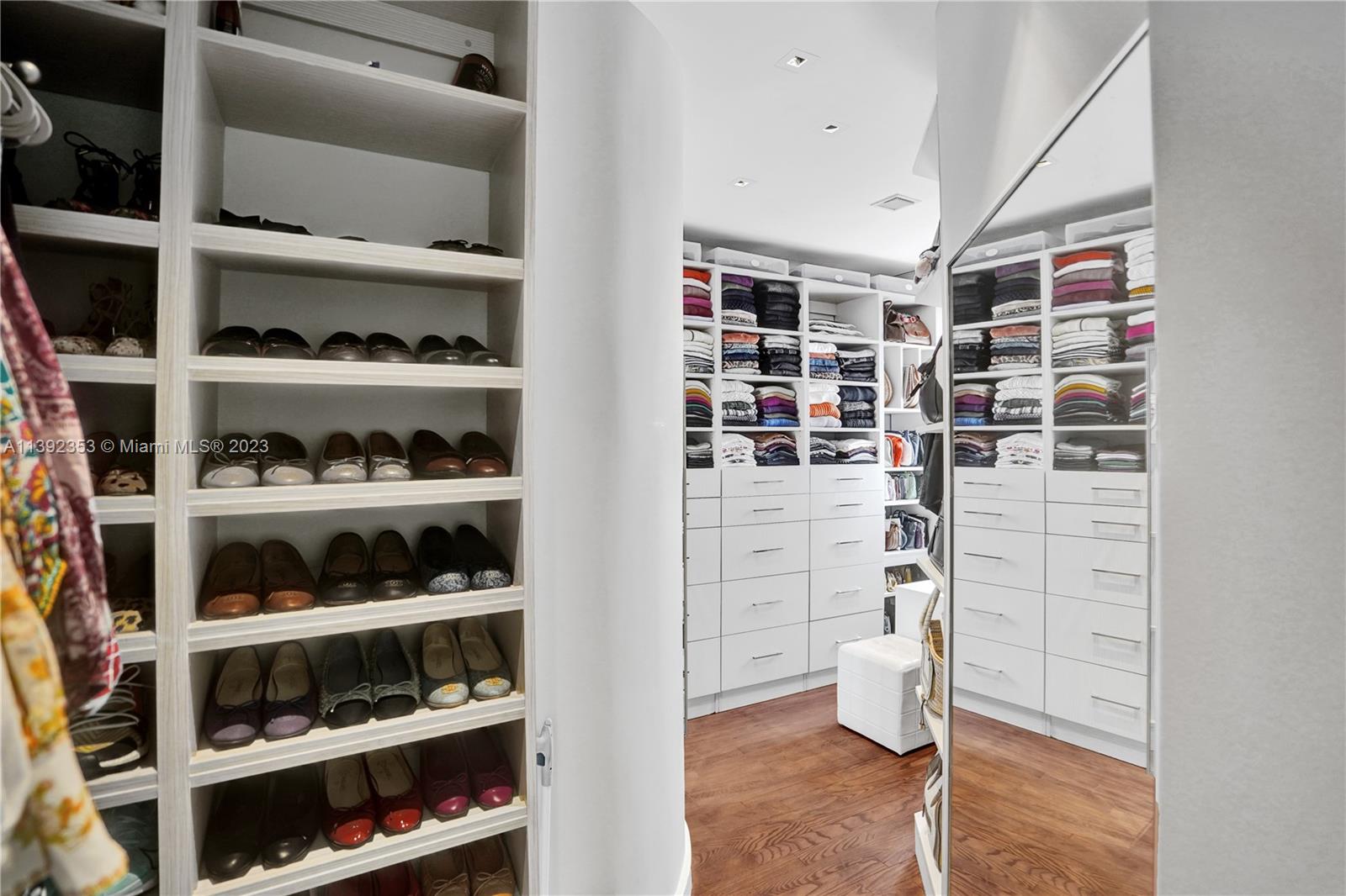 BAYSHORE VILLAS - Residential