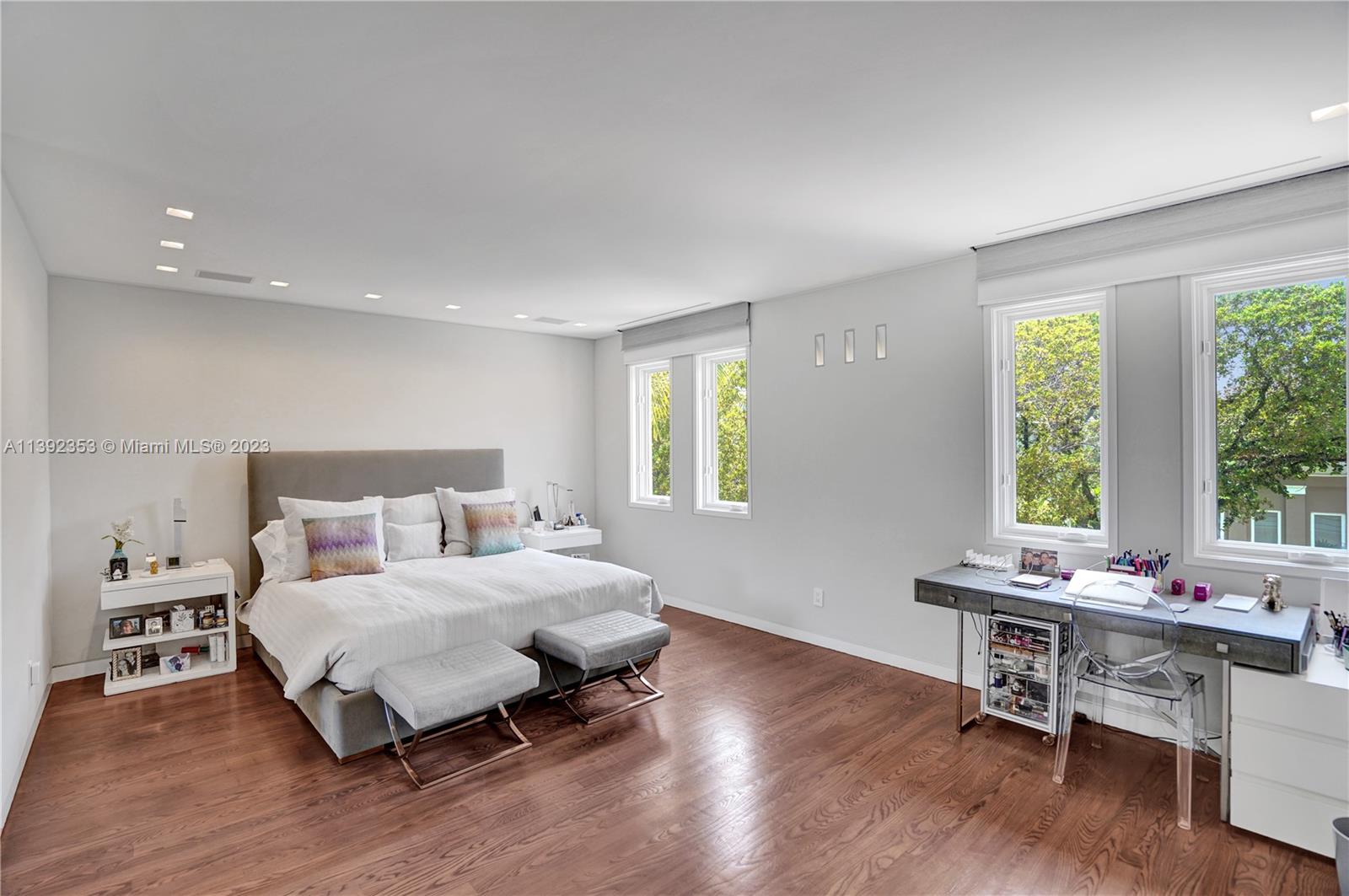 BAYSHORE VILLAS - Residential