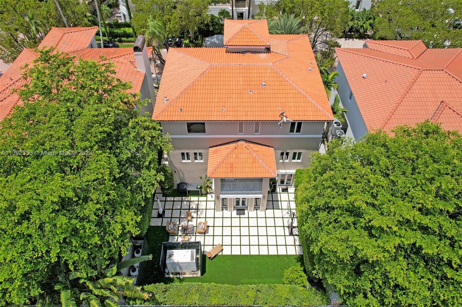 BAYSHORE VILLAS - Residential