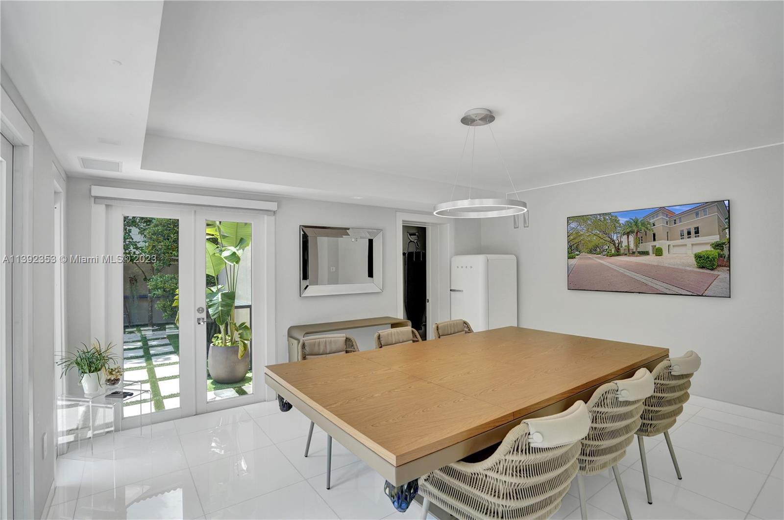 BAYSHORE VILLAS - Residential