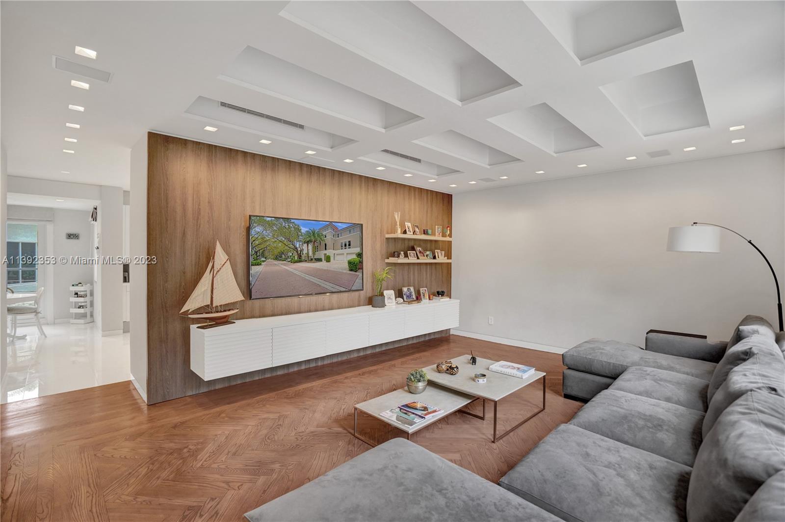 BAYSHORE VILLAS - Residential