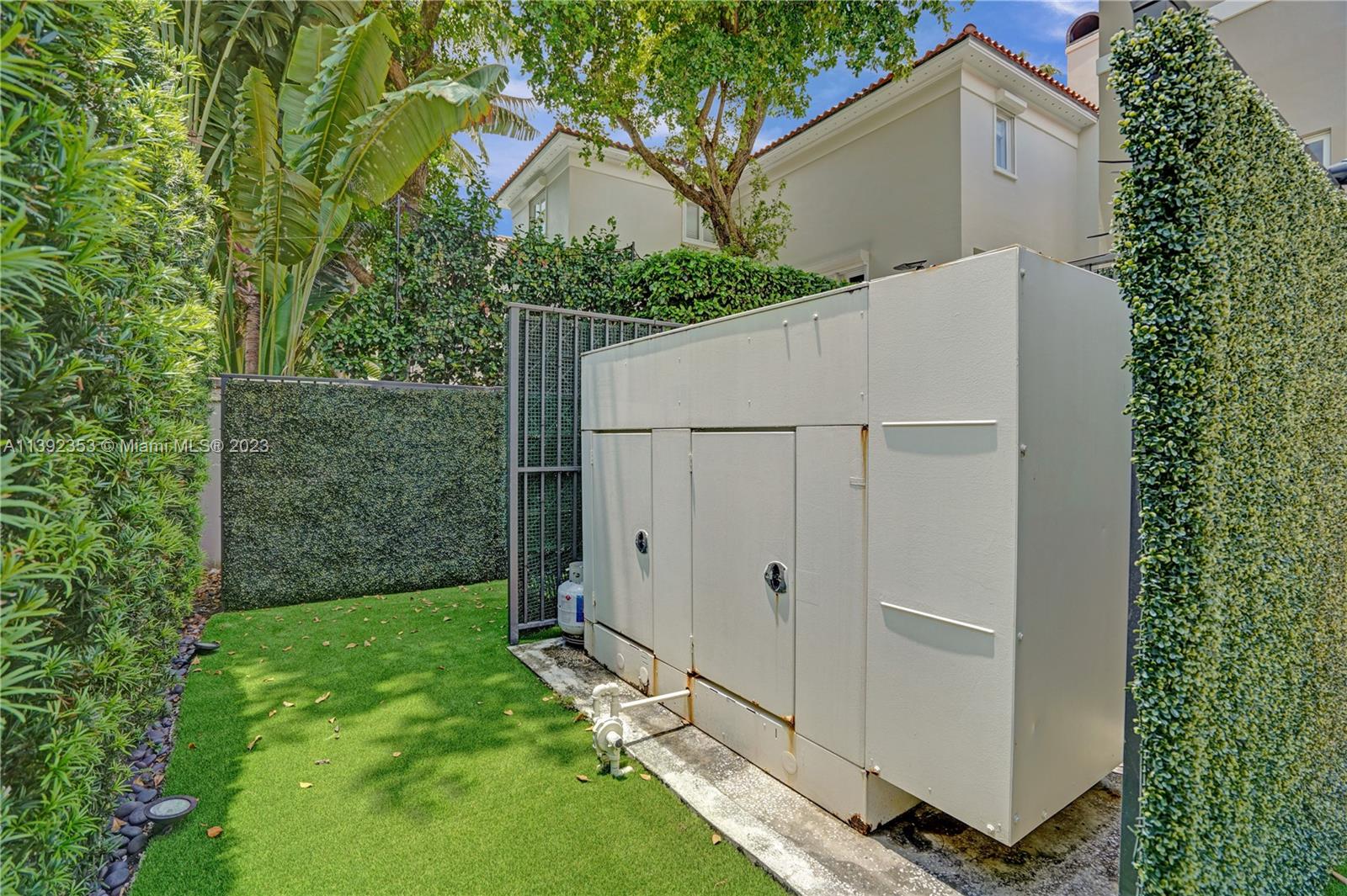 BAYSHORE VILLAS - Residential