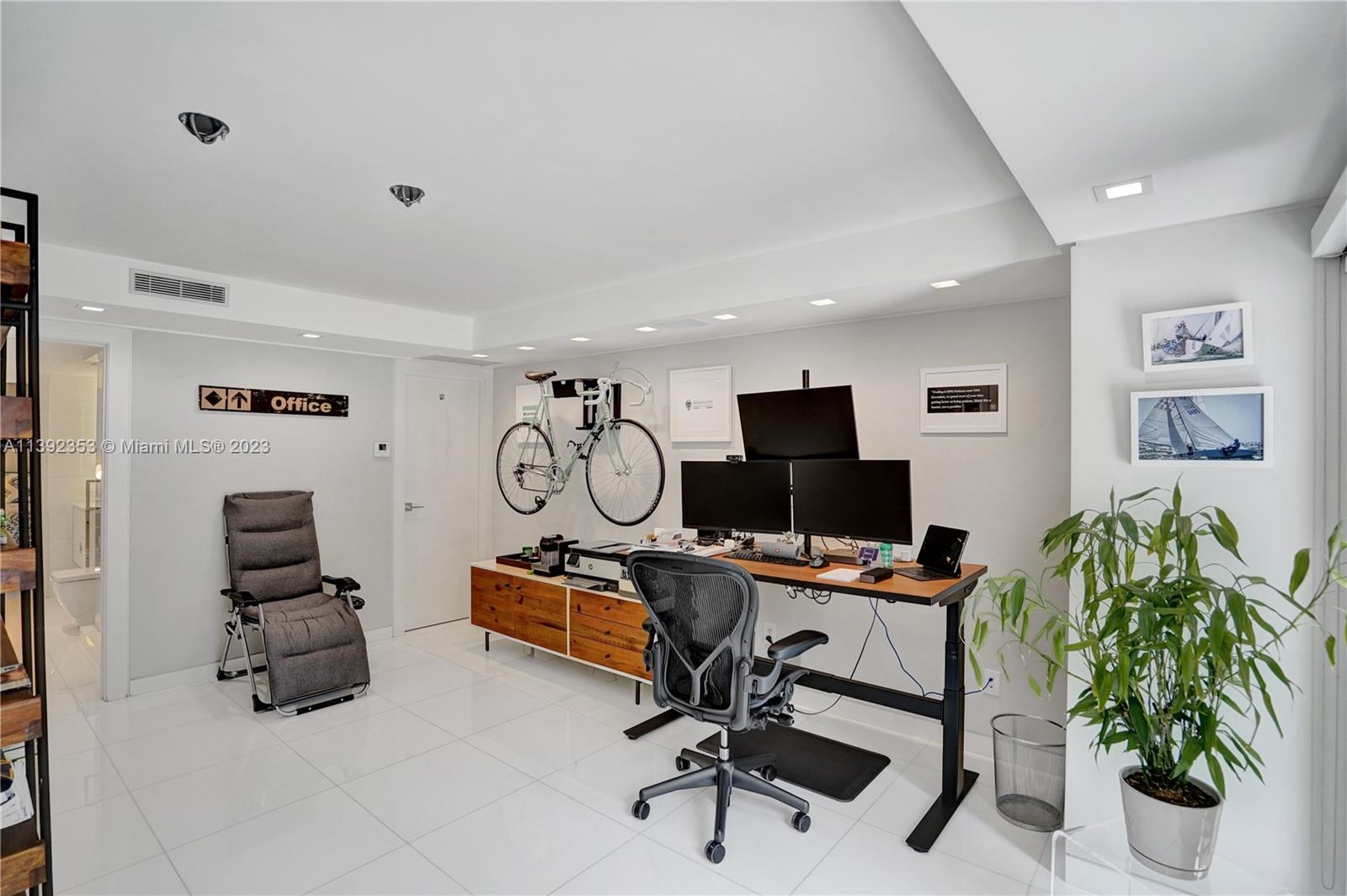 BAYSHORE VILLAS - Residential