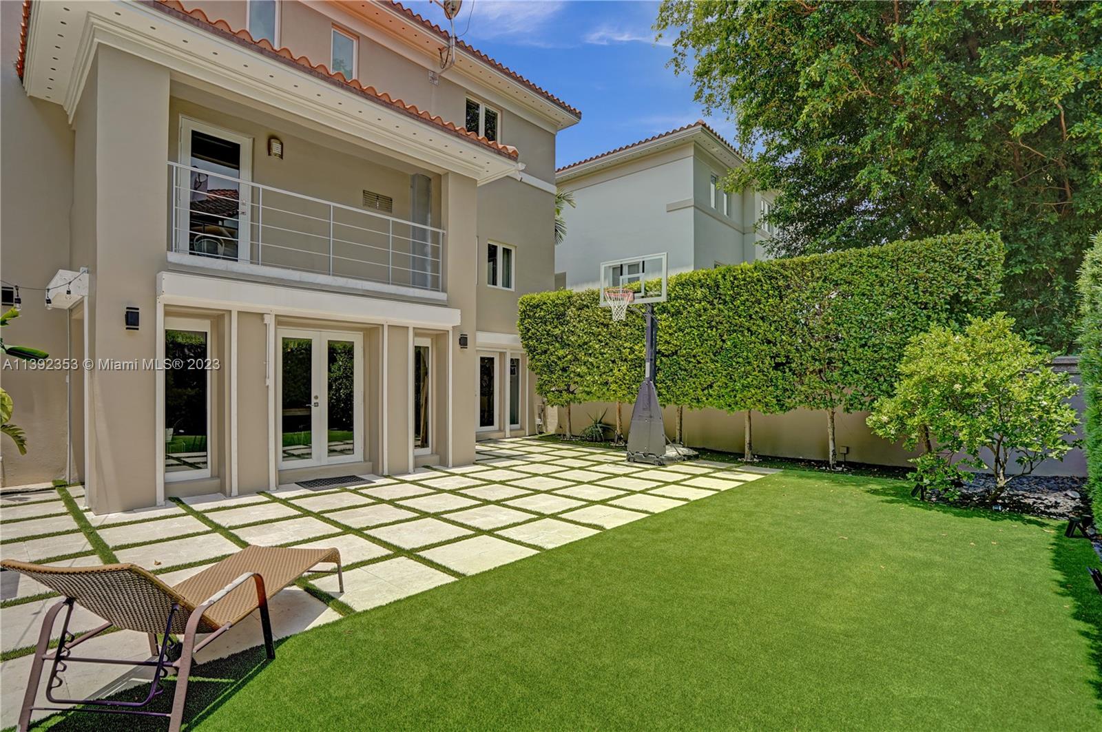 BAYSHORE VILLAS - Residential