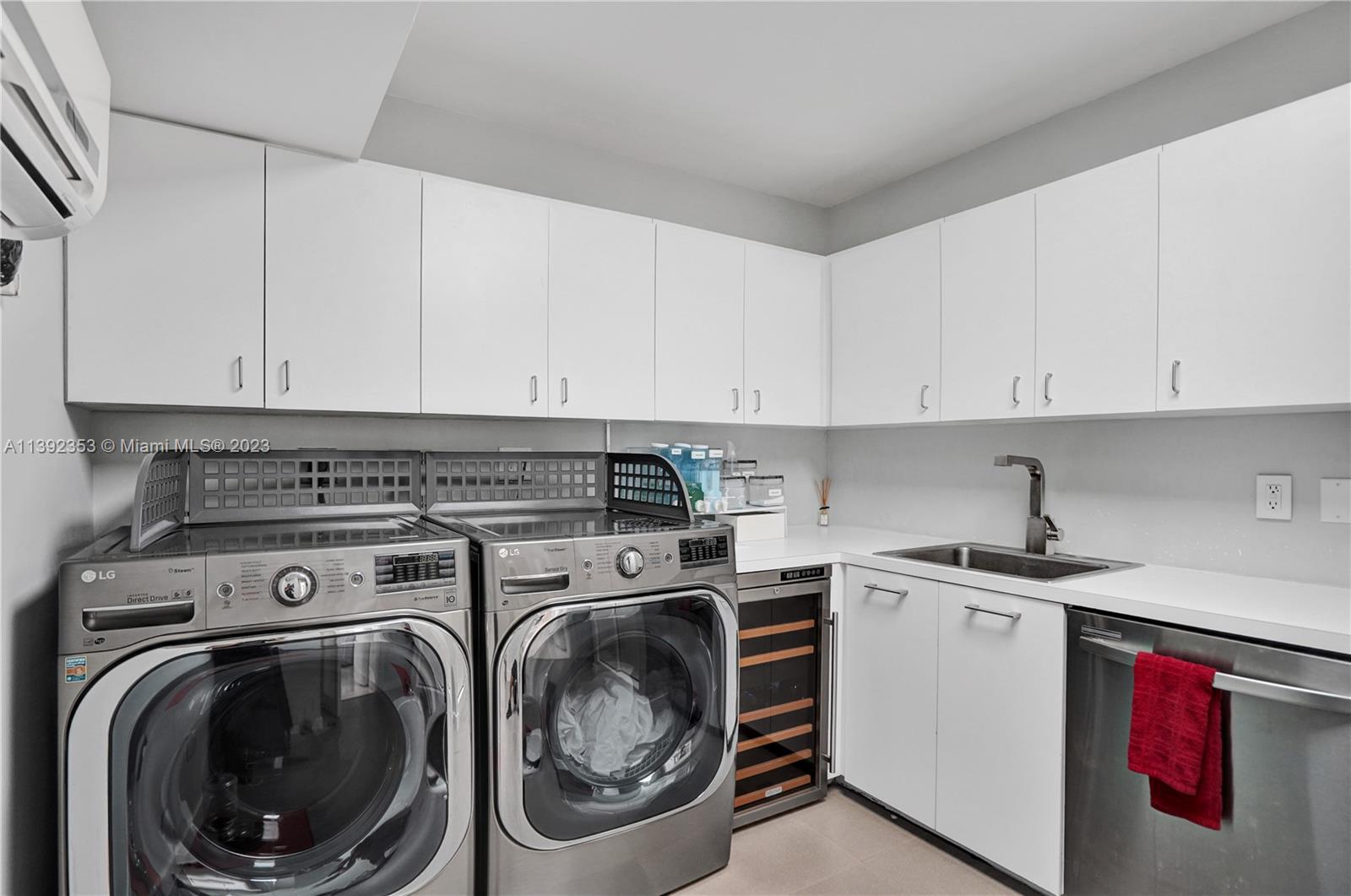 BAYSHORE VILLAS - Residential