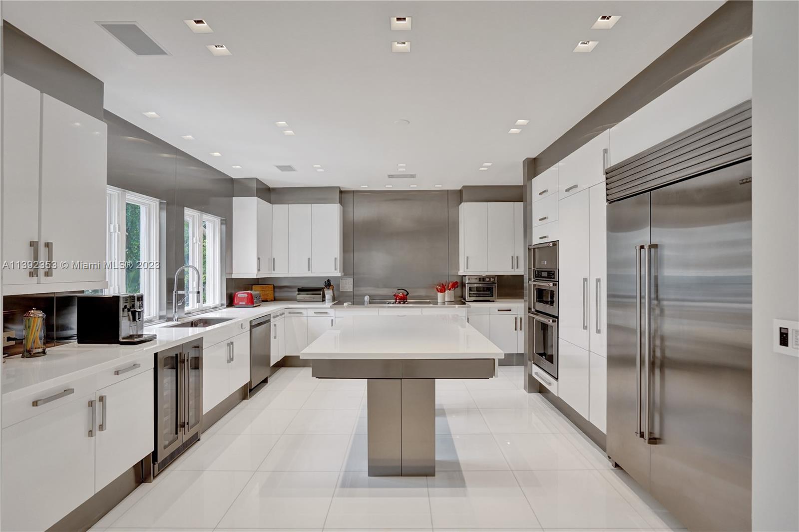 BAYSHORE VILLAS - Residential