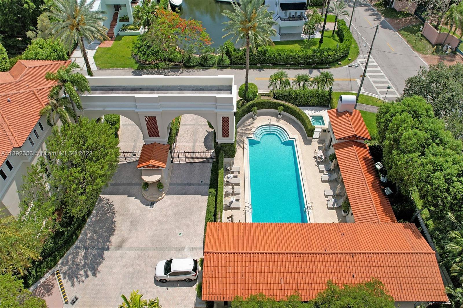 BAYSHORE VILLAS - Residential